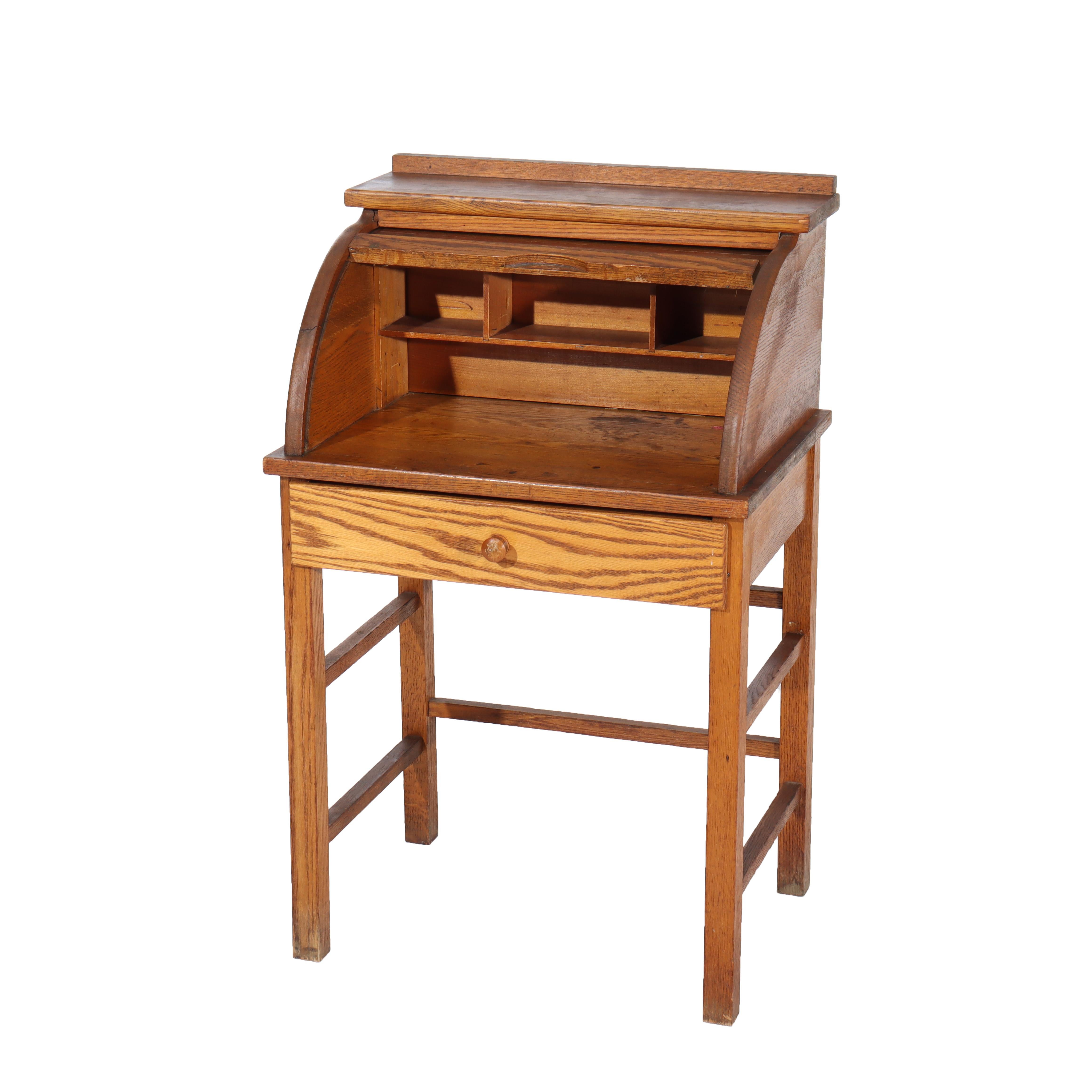 Antiguo escritorio de roble para niños sin firmar C1920
Medidas - 32 5/8