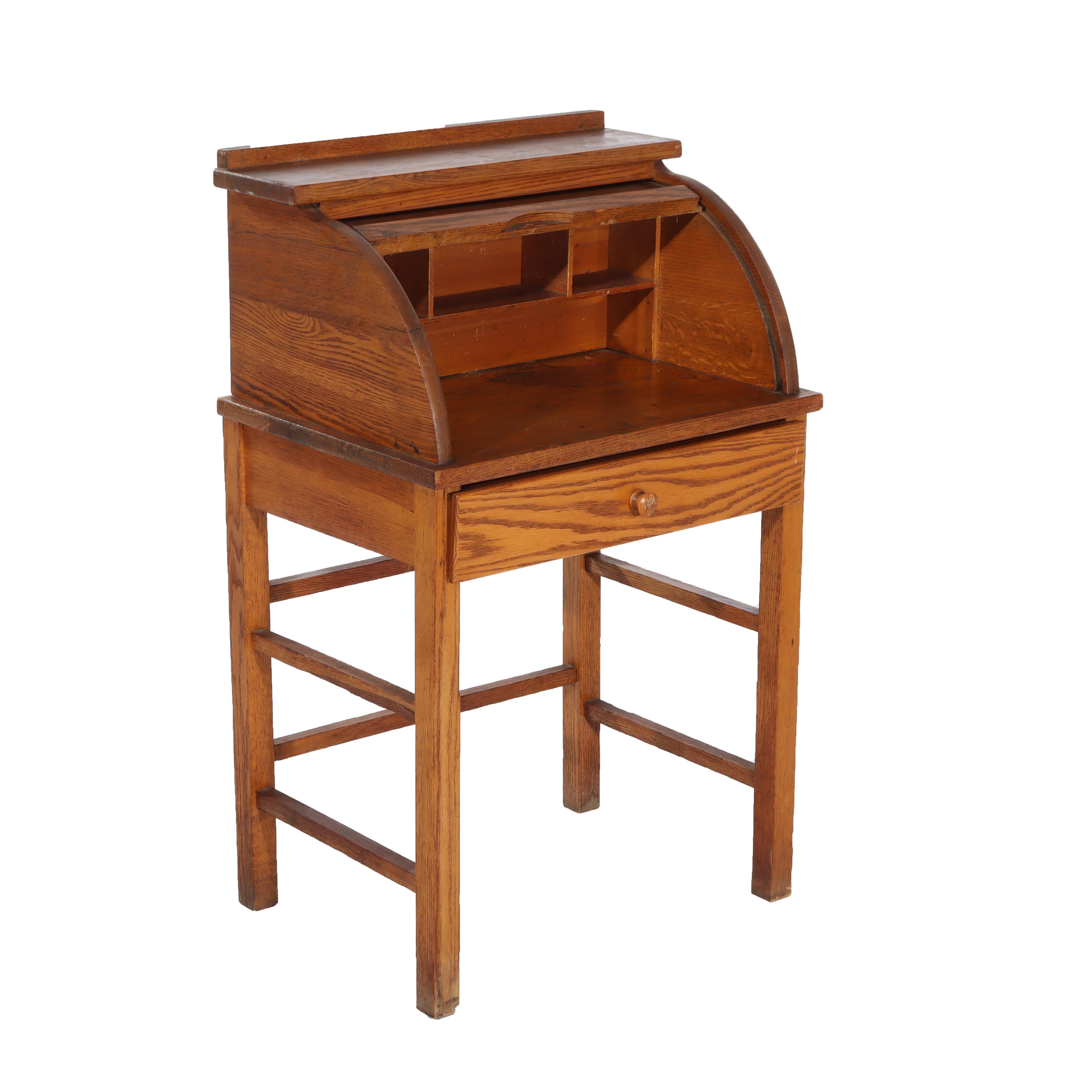 Escritorio antiguo de roble para niños C1920 siglo XX en venta