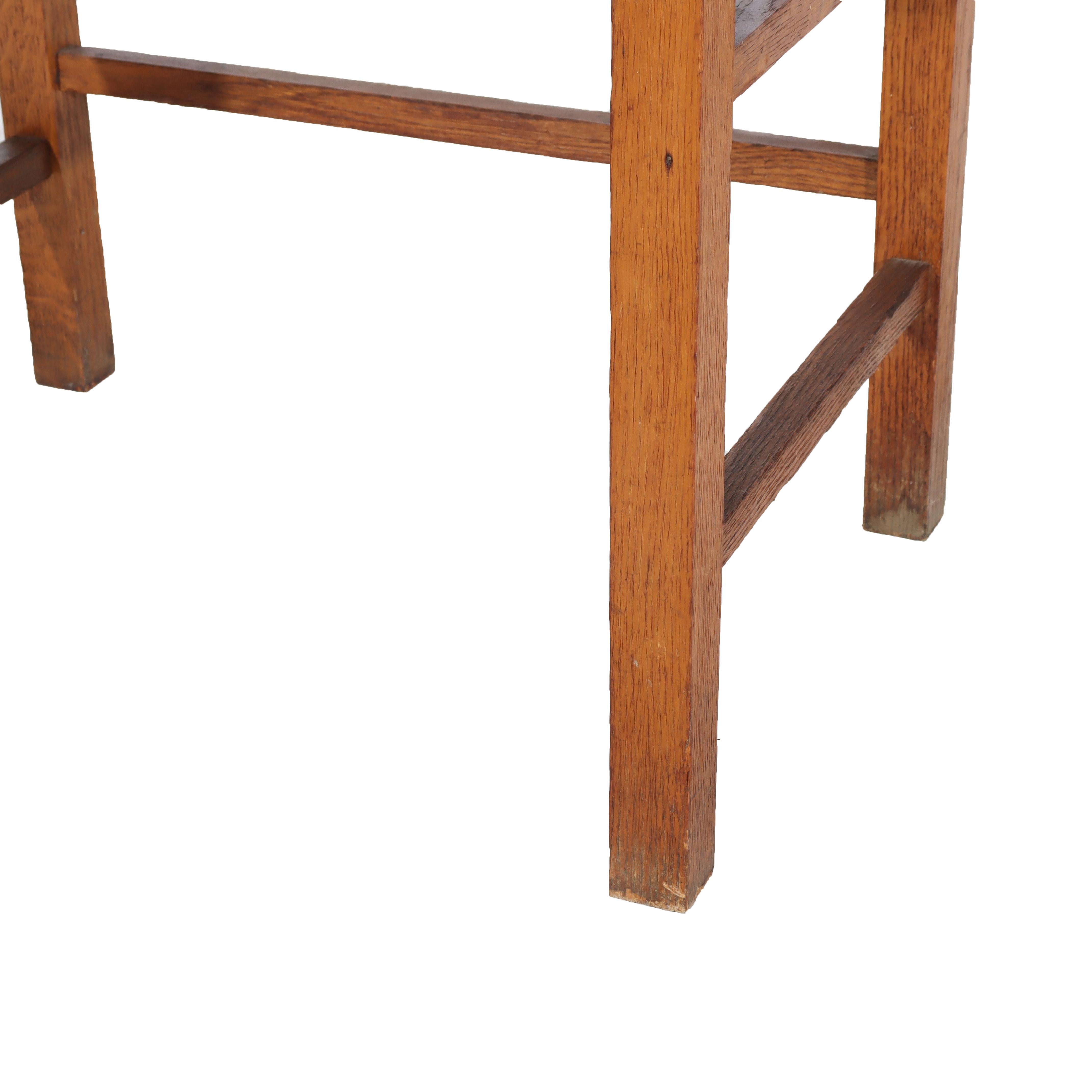 Escritorio antiguo de roble para niños C1920 en venta 2