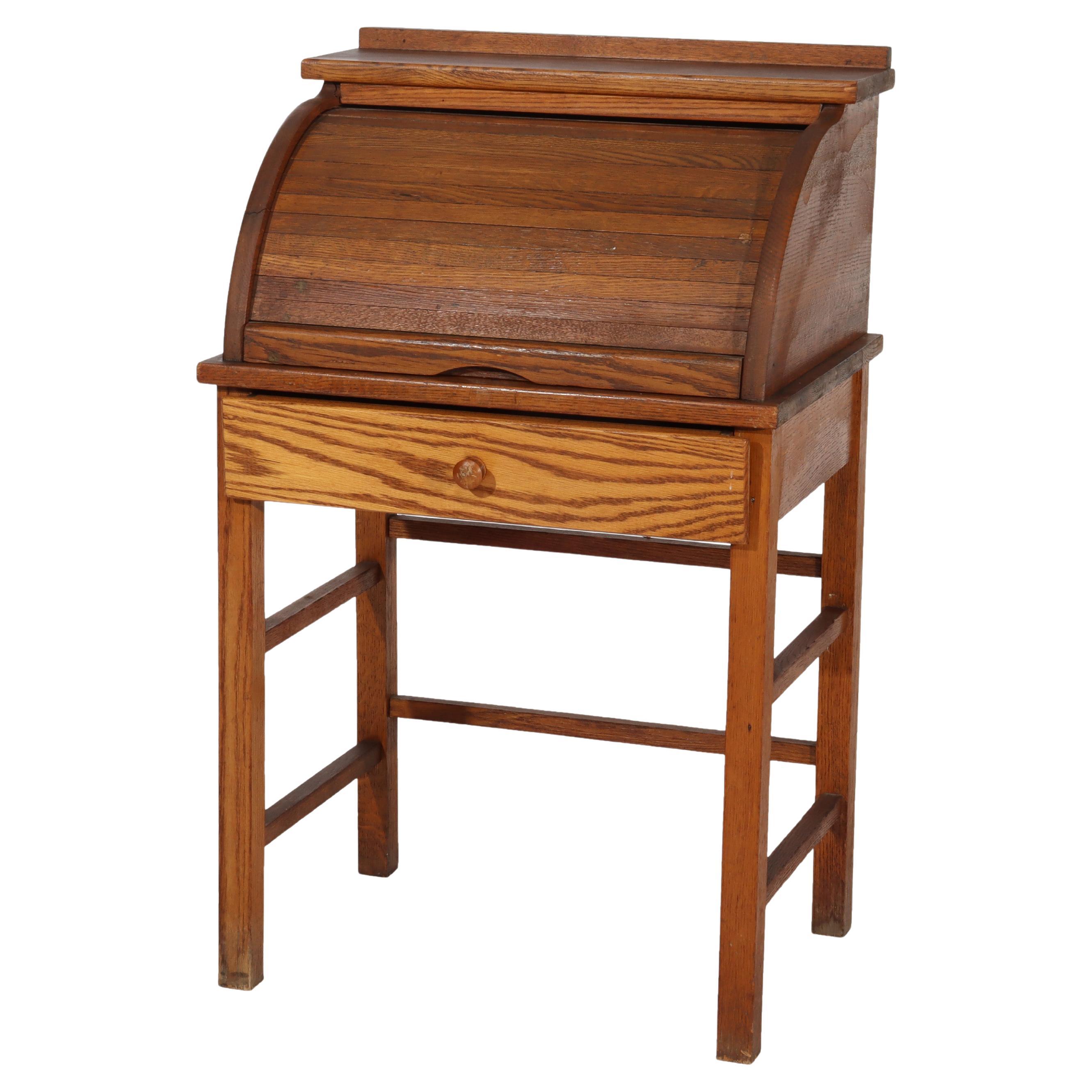 Escritorio antiguo de roble para niños C1920 en venta