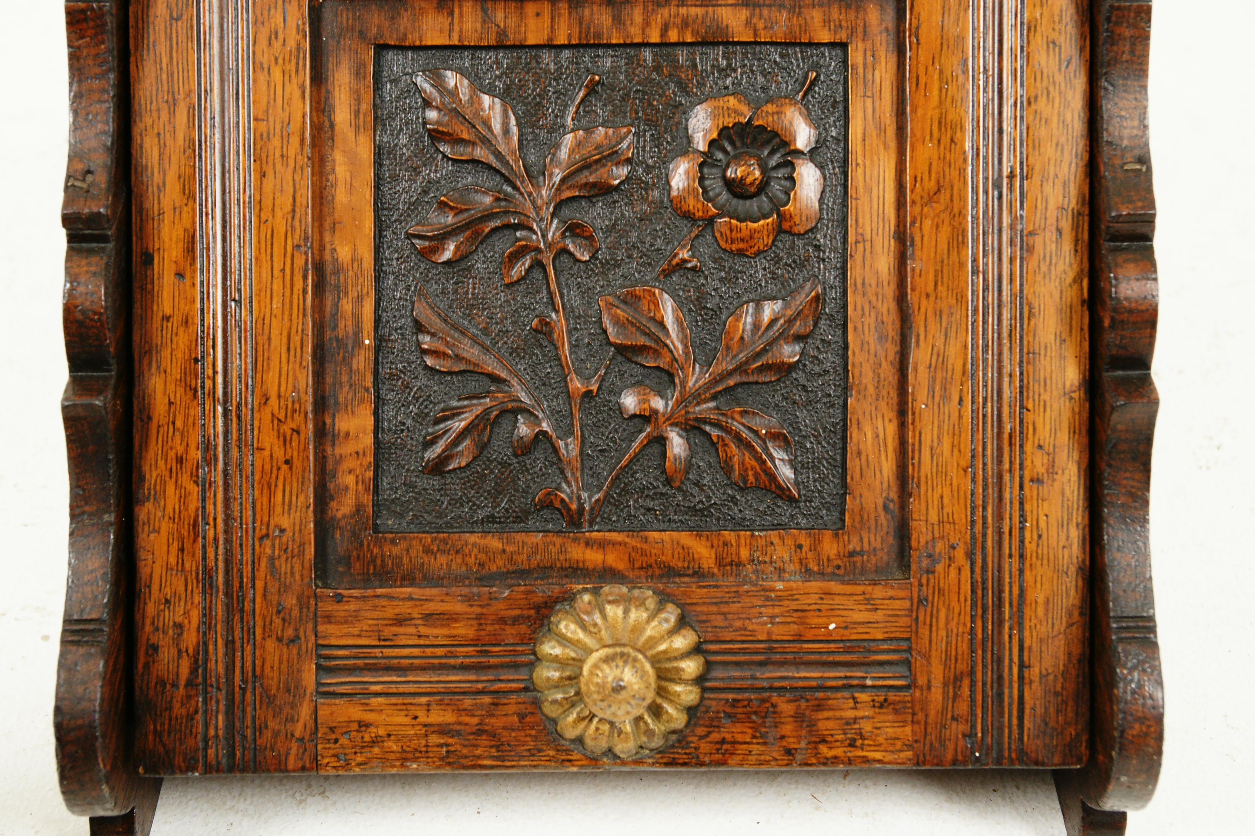 Antique oak coal box, fireplace coal box, liner, Scotland 1900, H169

Scotland, 1900
Solid oak
Original finish
Turned handle on the top with shaping front
Decorative carved floral design on front lid with brass knob
Interior has a fitted pull out