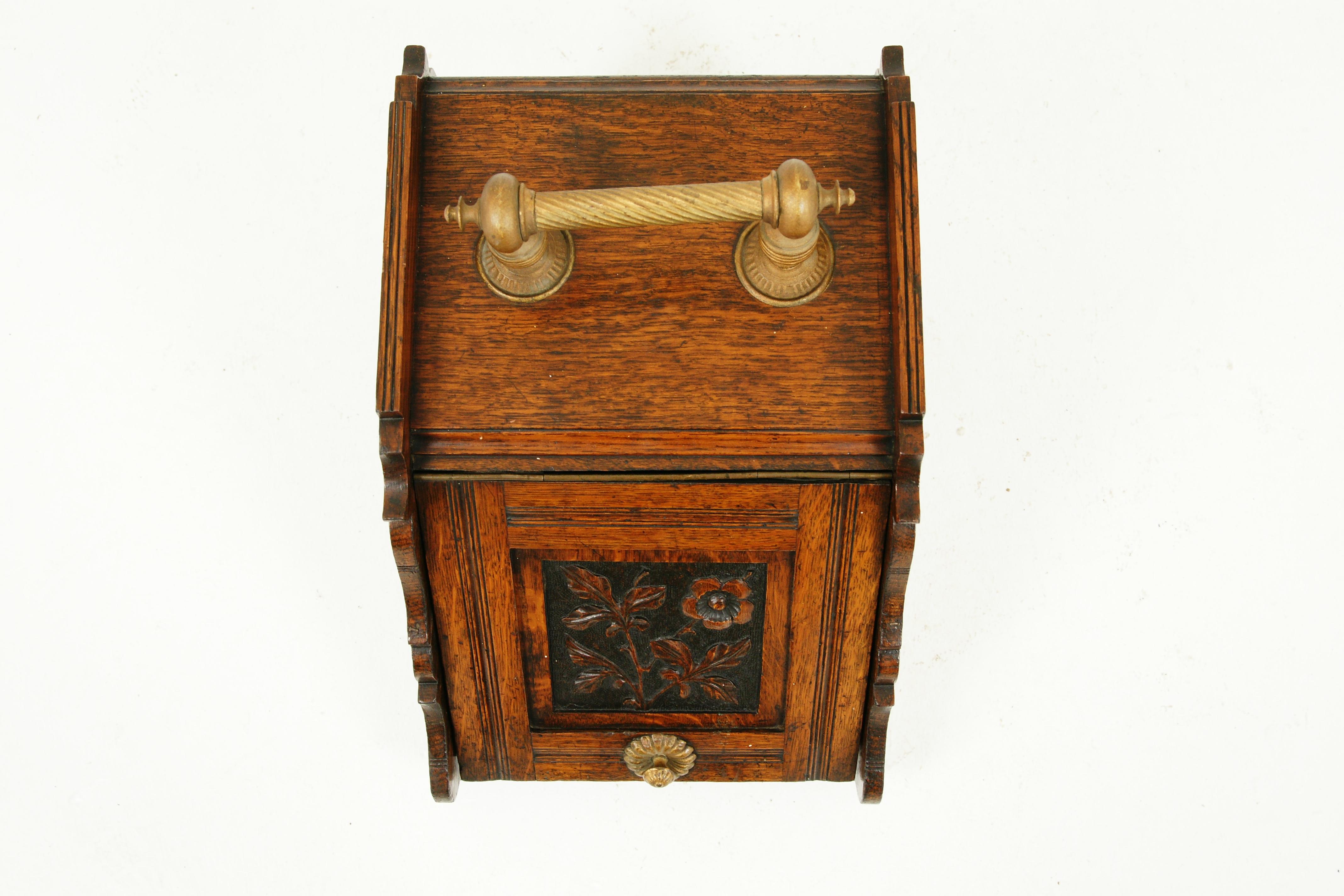 Antique Oak Coal Box, Fireplace Coal Box, Liner, Scotland 1900, H169 In Good Condition For Sale In Vancouver, BC