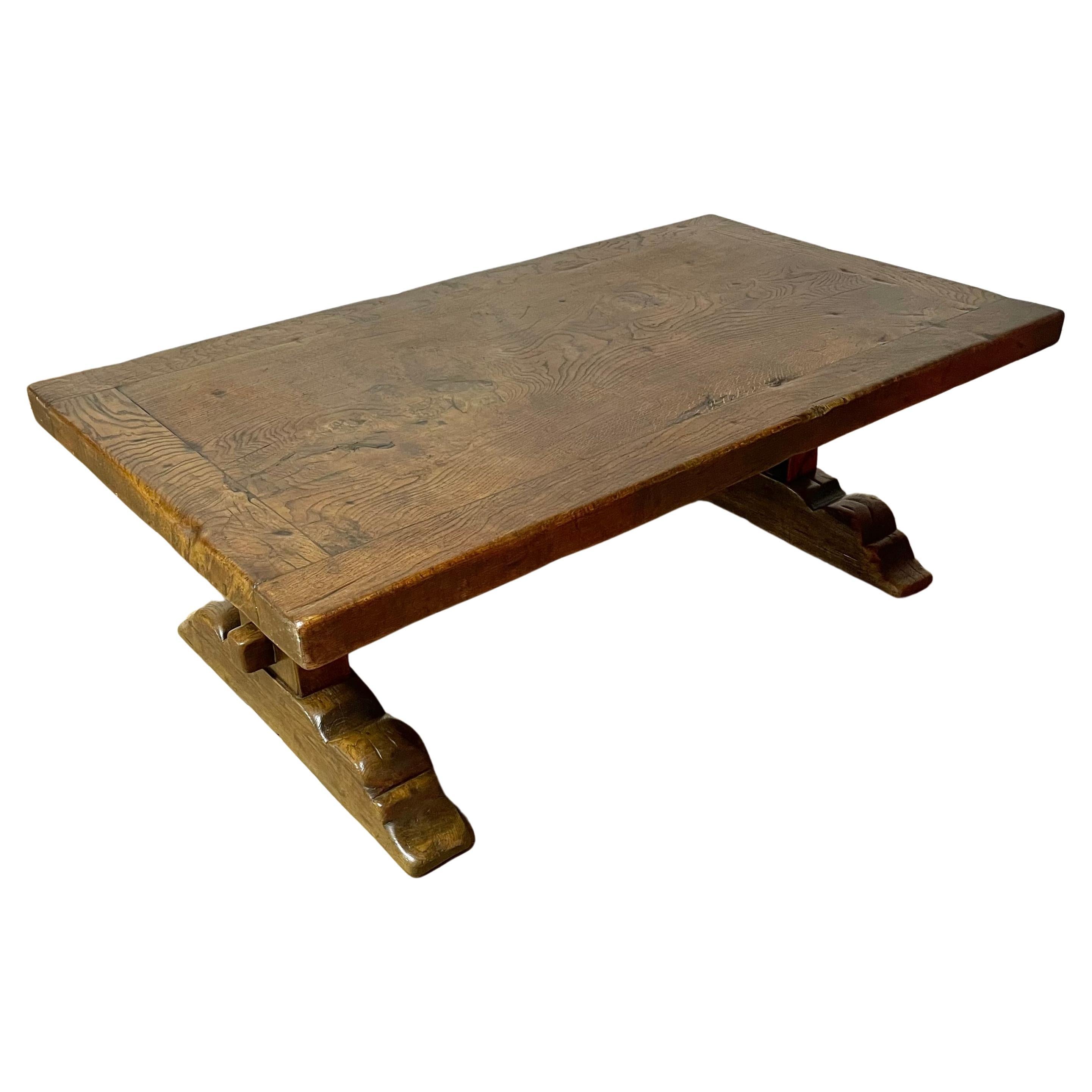 Table basse ancienne en chêne 