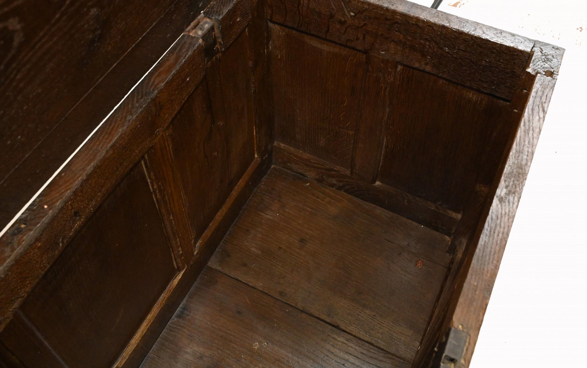 Antique Oak Coffer Chest 17th Century Box For Sale 3