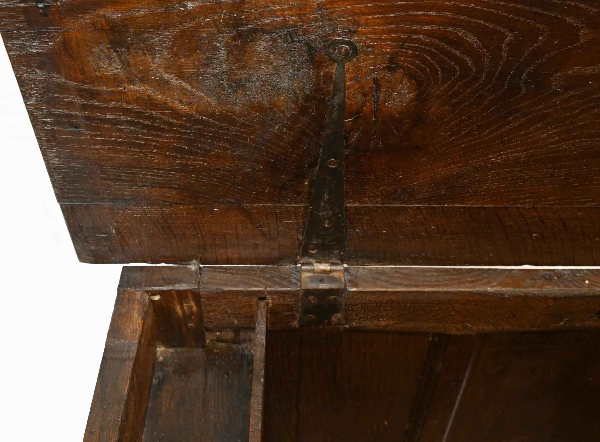 Antique Oak Coffer Chest 17th Century Box For Sale 4