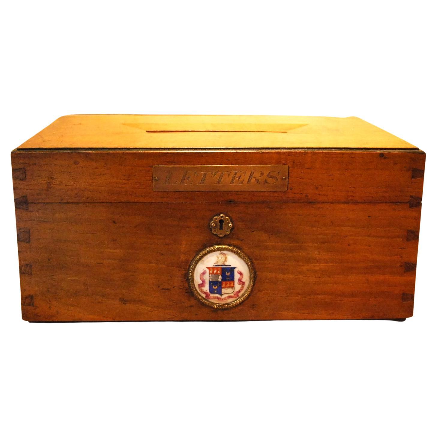 The House of Antiques Oak country house mailbox en vente