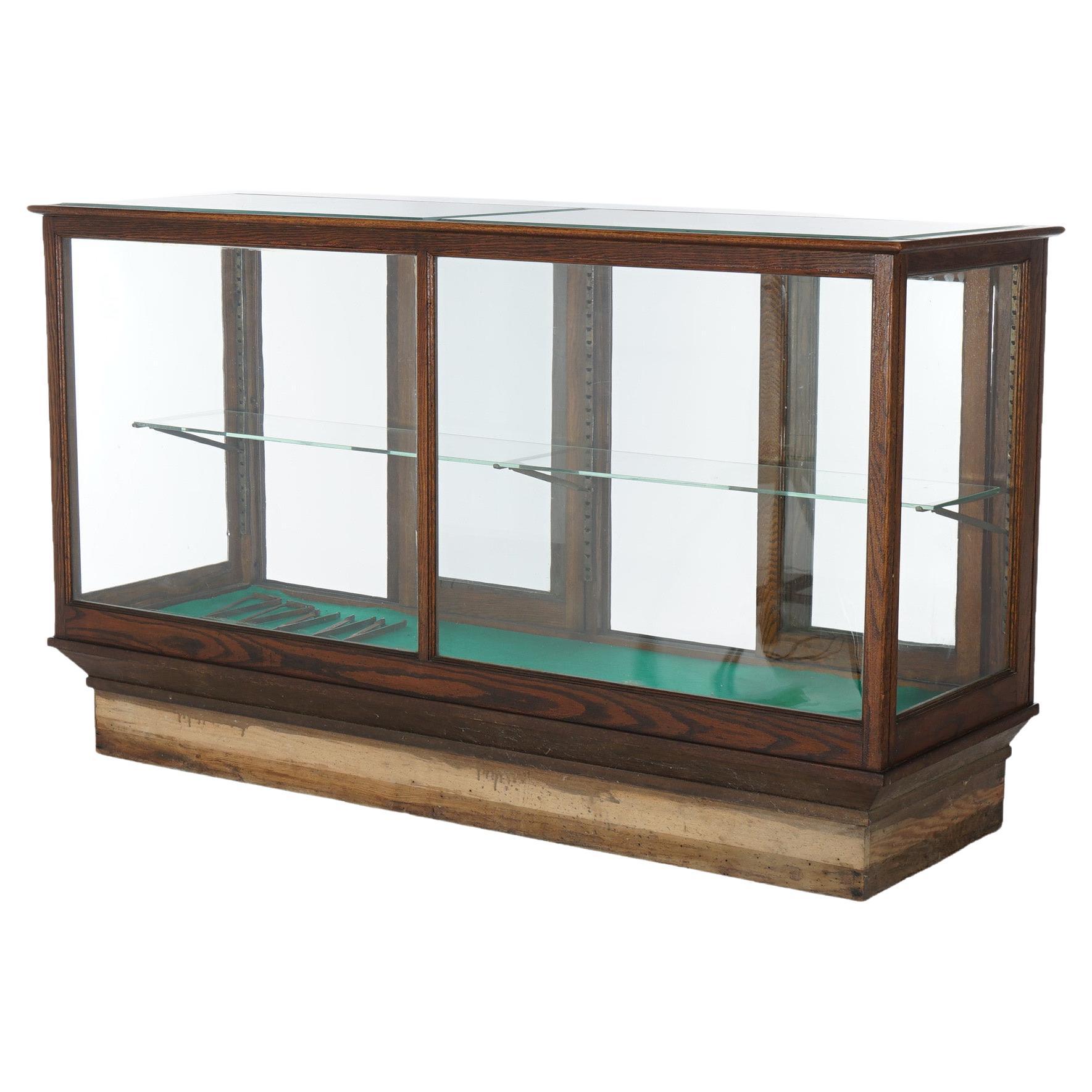 Ancienne vitrine de magasin de campagne en Oak, modèle de sol, signée Saginaw, c1920