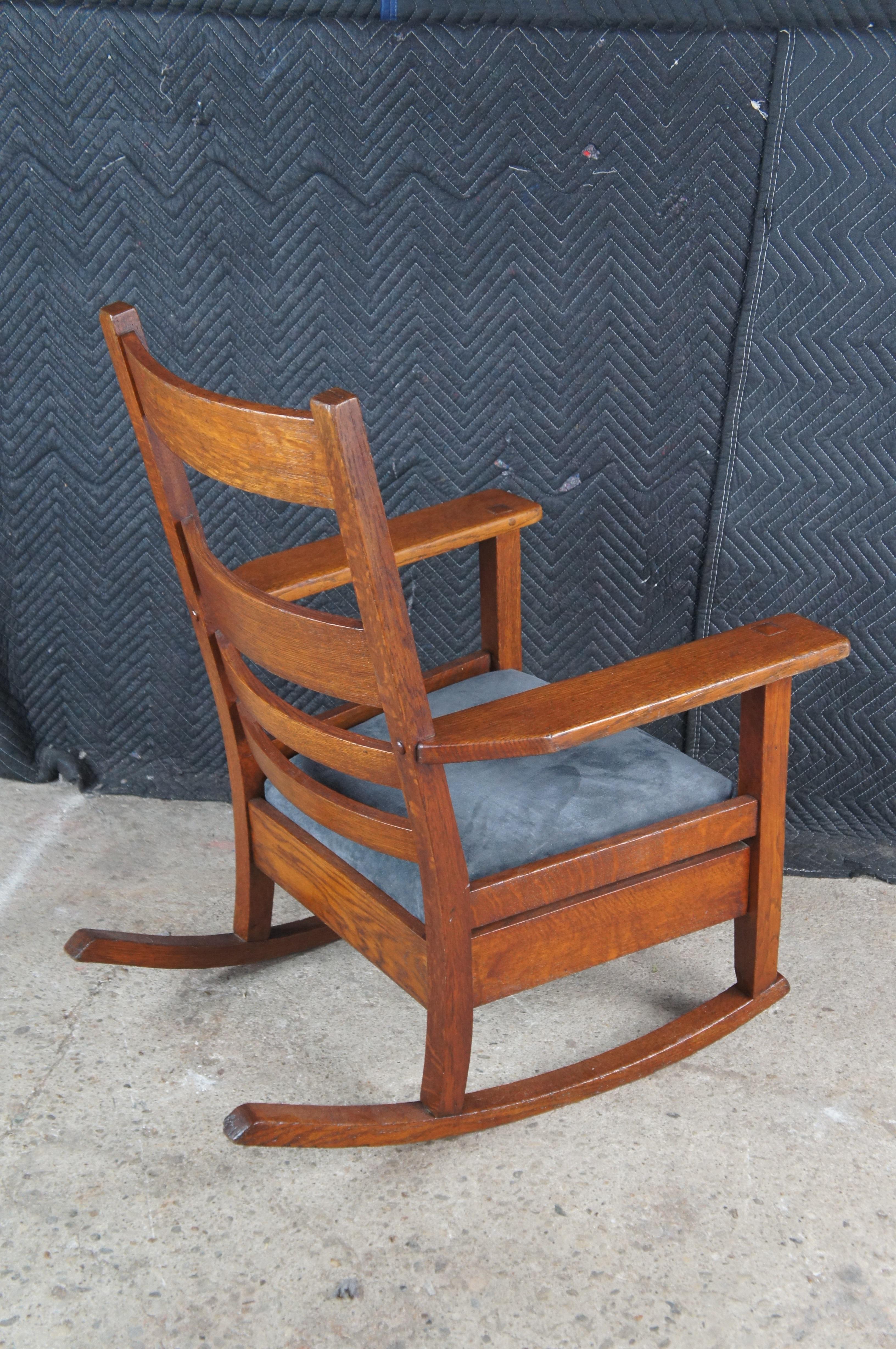 Antike Eiche Craft Mission Arts & Crafts Schaukelstuhl Schaukelstuhl Wildleder Sitz Michigan im Angebot 1