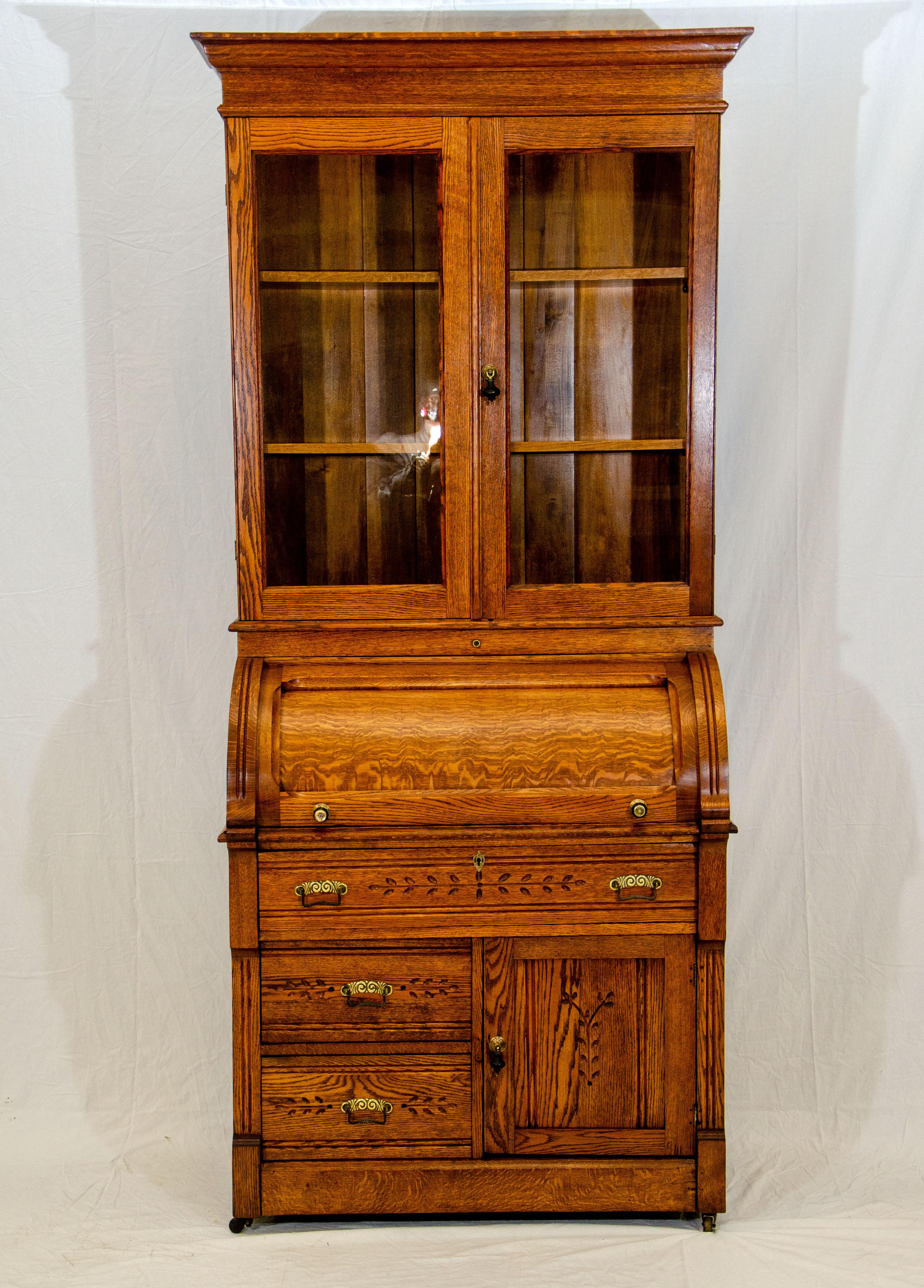 Very nice Eastlake Victorian oak cylinder desk with a bookcase top section. The drawers and door fronts are Eastlake spoon carved. The oak is both quarter-sawn and straight grain. The bookcase top is 42 1/2