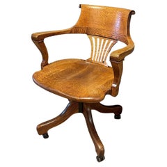 Silla de escritorio antigua de roble