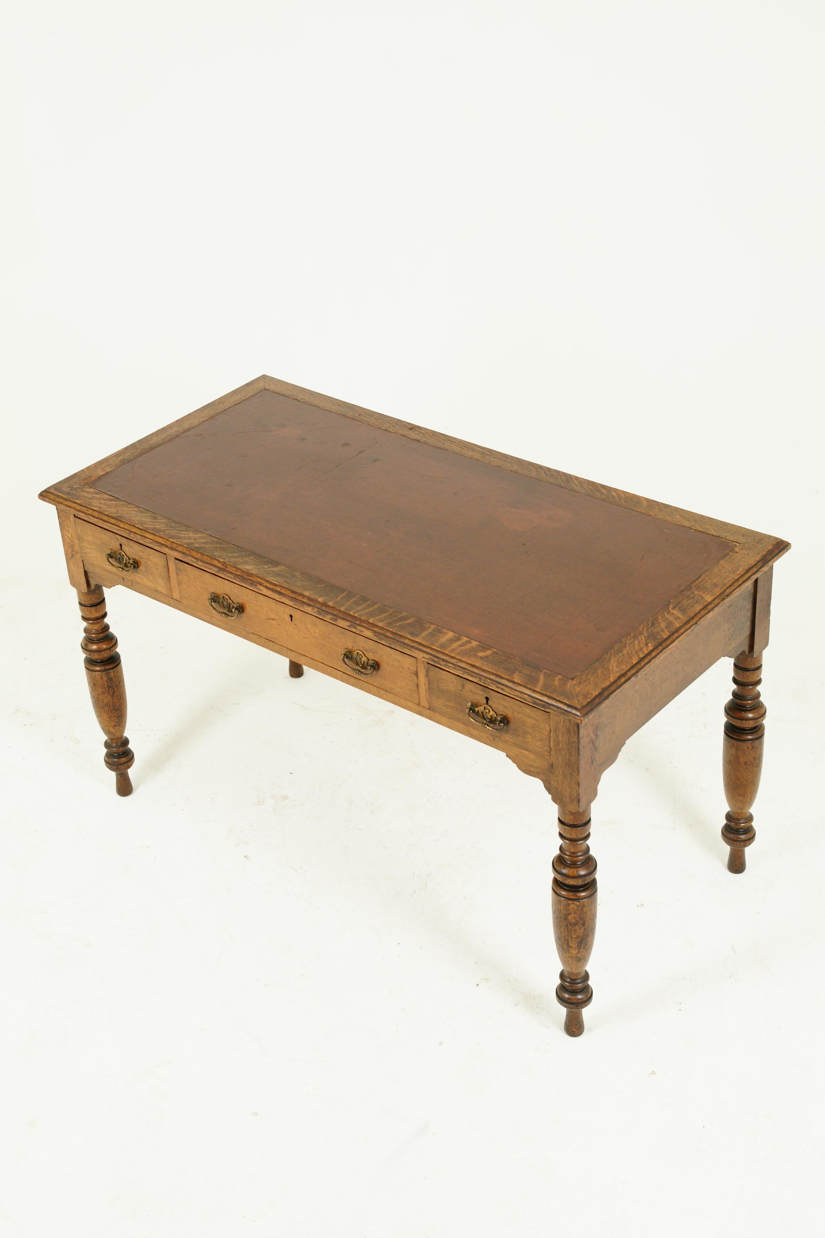 Antique oak desk, writing table, Victorian desk, tiger oak, Scotland 1900, Antique Furniture, B1422

Scotland, 1900
Solid oak construction
Original finish
Vinyl top
Three dovetailed drawers below
Original lock and brass hardware
Sitting on