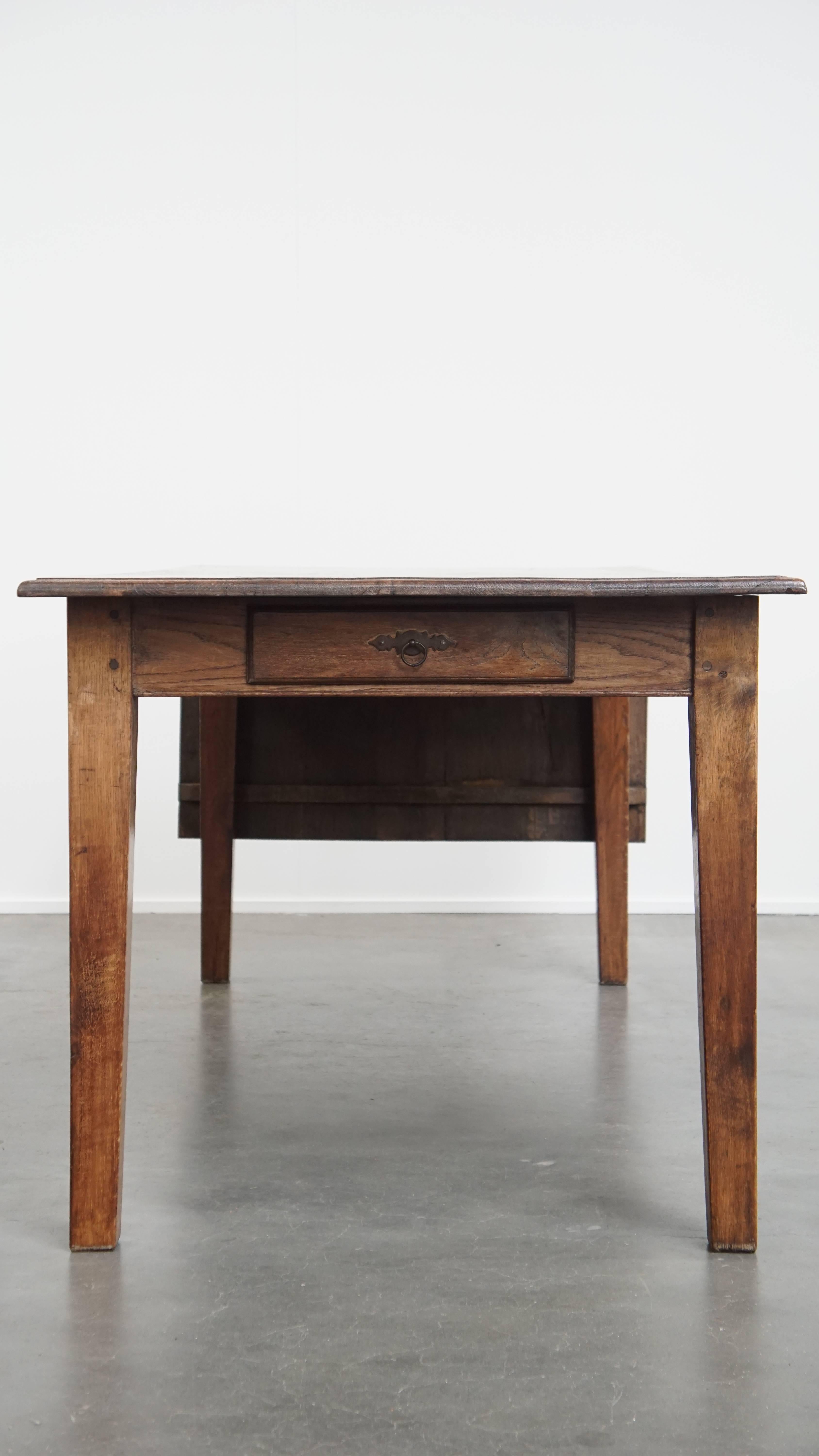 Antique oak dining table from early 1900 with a drop-leaf on one side For Sale 3