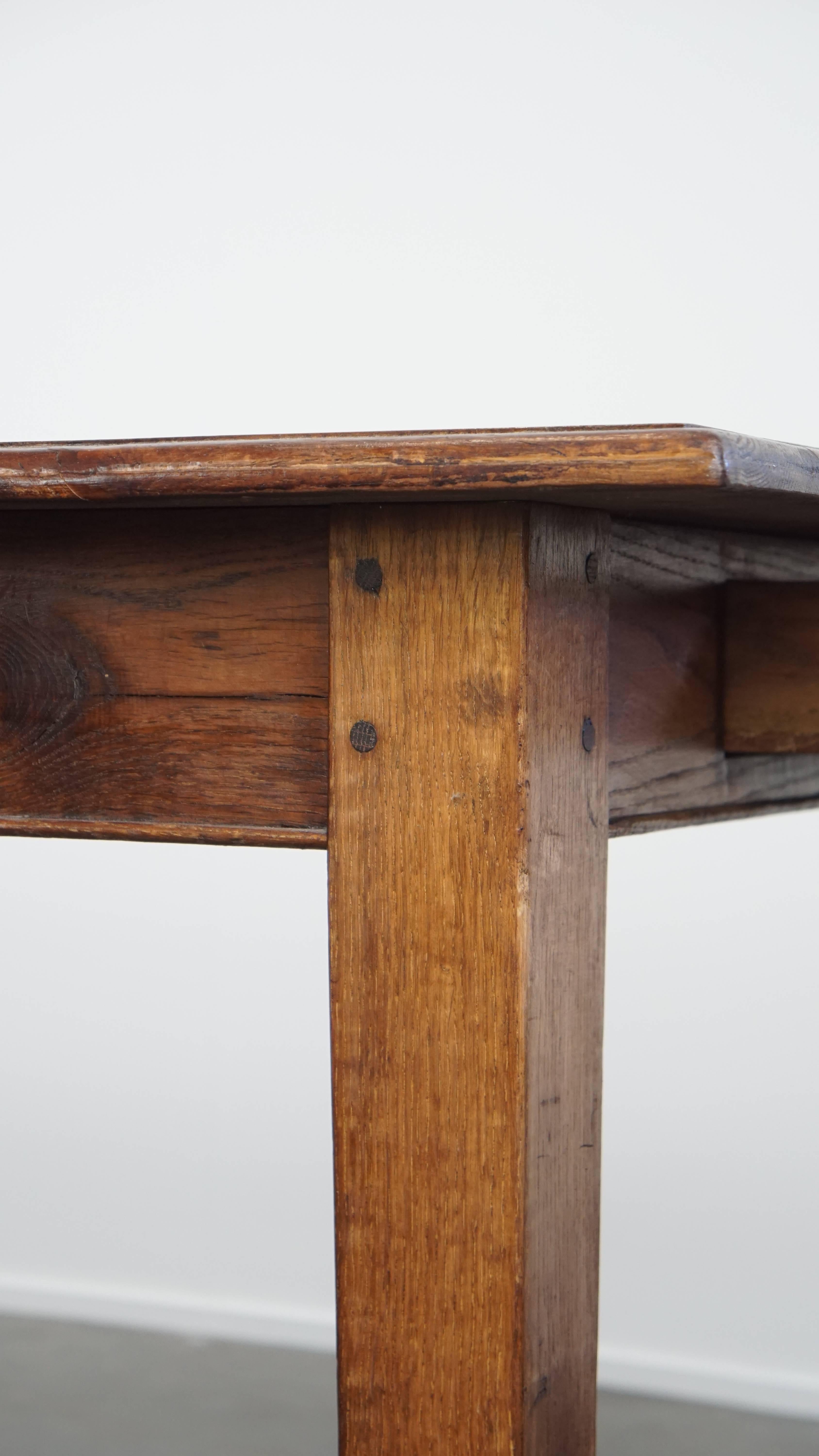 Antique oak dining table from early 1900 with a drop-leaf on one side For Sale 12