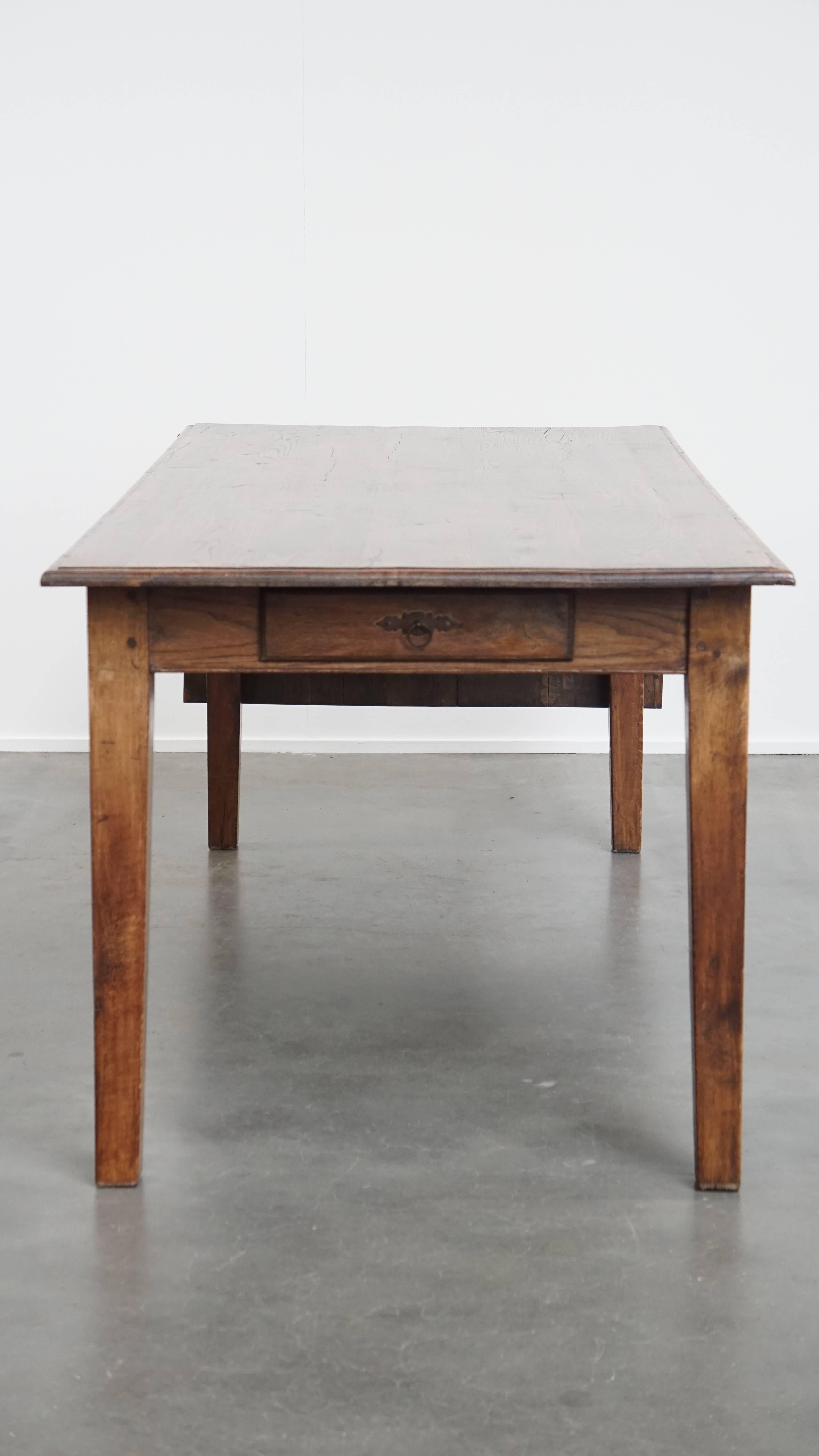 Antique oak dining table from early 1900 with a drop-leaf on one side For Sale 2