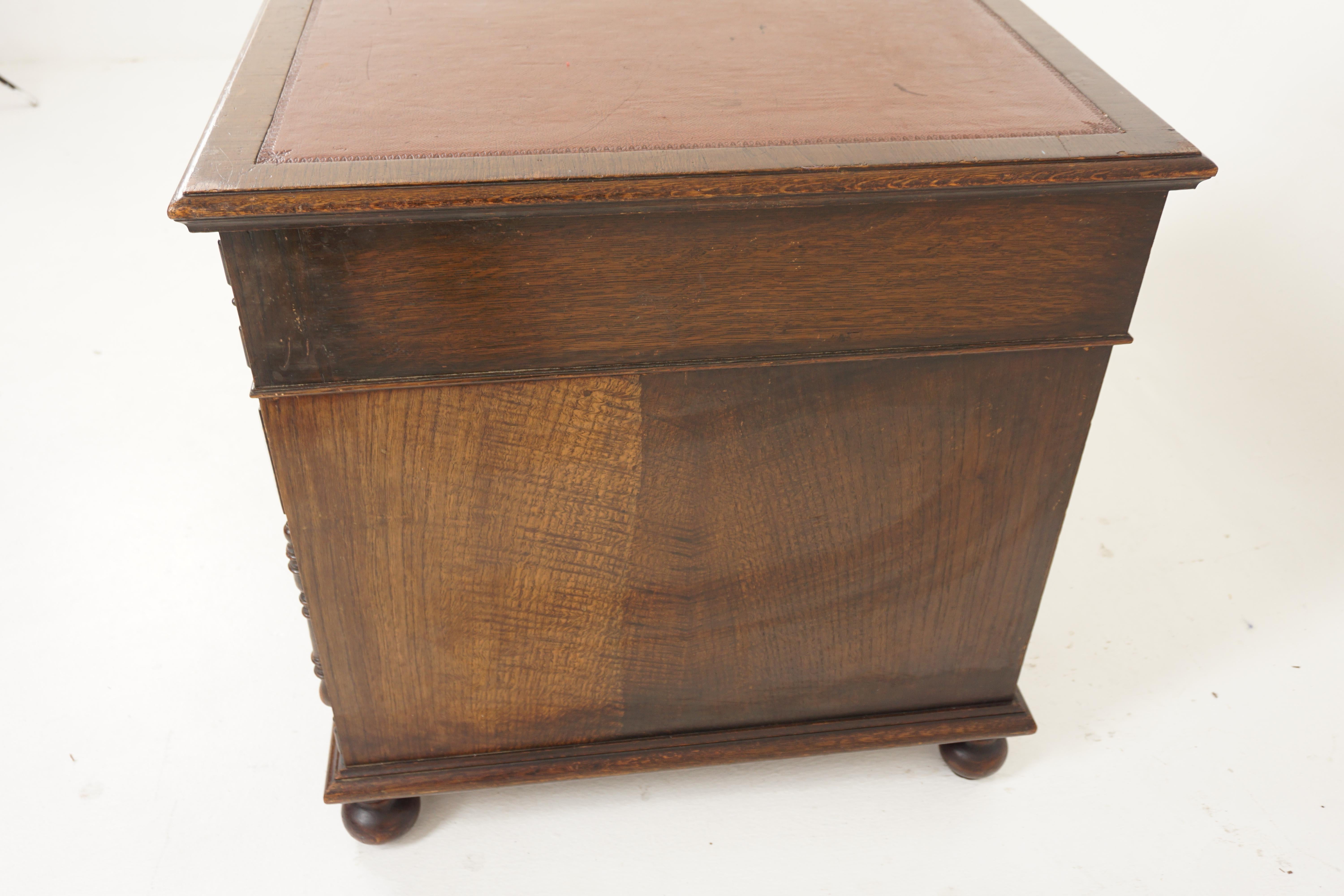 Antiker Schreibtisch aus Eichenholz mit doppeltem Sockel und Lederplatte, Schottland 1910 im Angebot 1