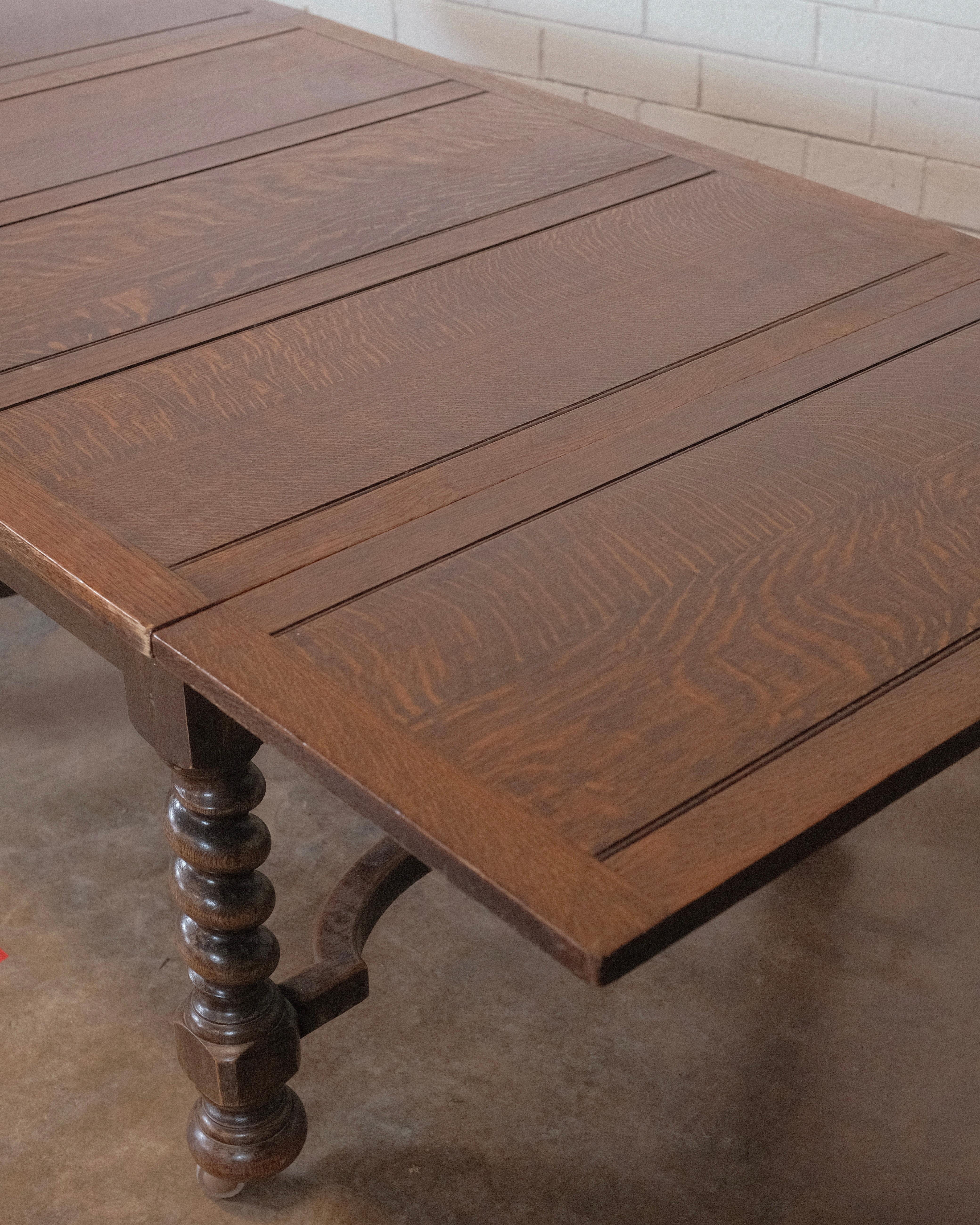 Antique Oak Draw Leaf Dining Table In Good Condition For Sale In High Point, NC