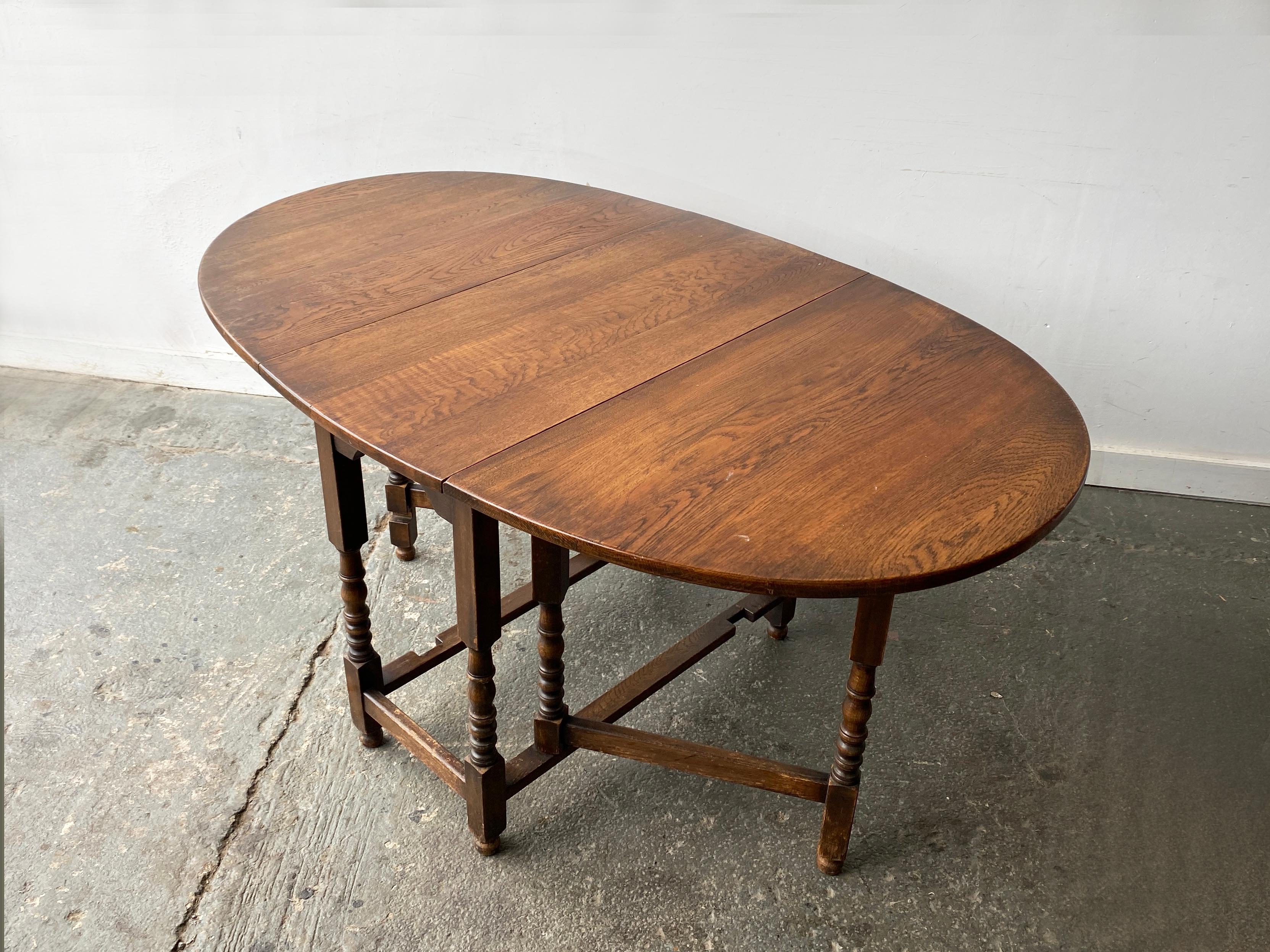Antique Oak Drop Leaf Gate-leg Table with Barley Twist Legs For Sale 1