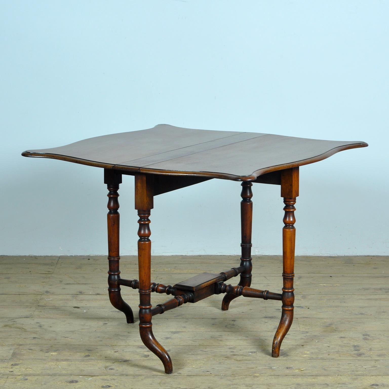 Antique Oak Drop Leaf Table, Circa 1820 For Sale 5