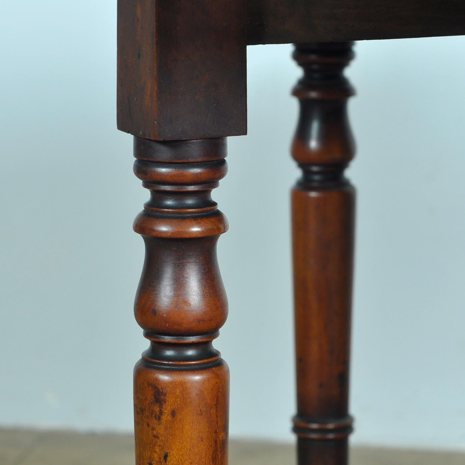 Antique Oak Drop Leaf Table, Circa 1820 For Sale 1