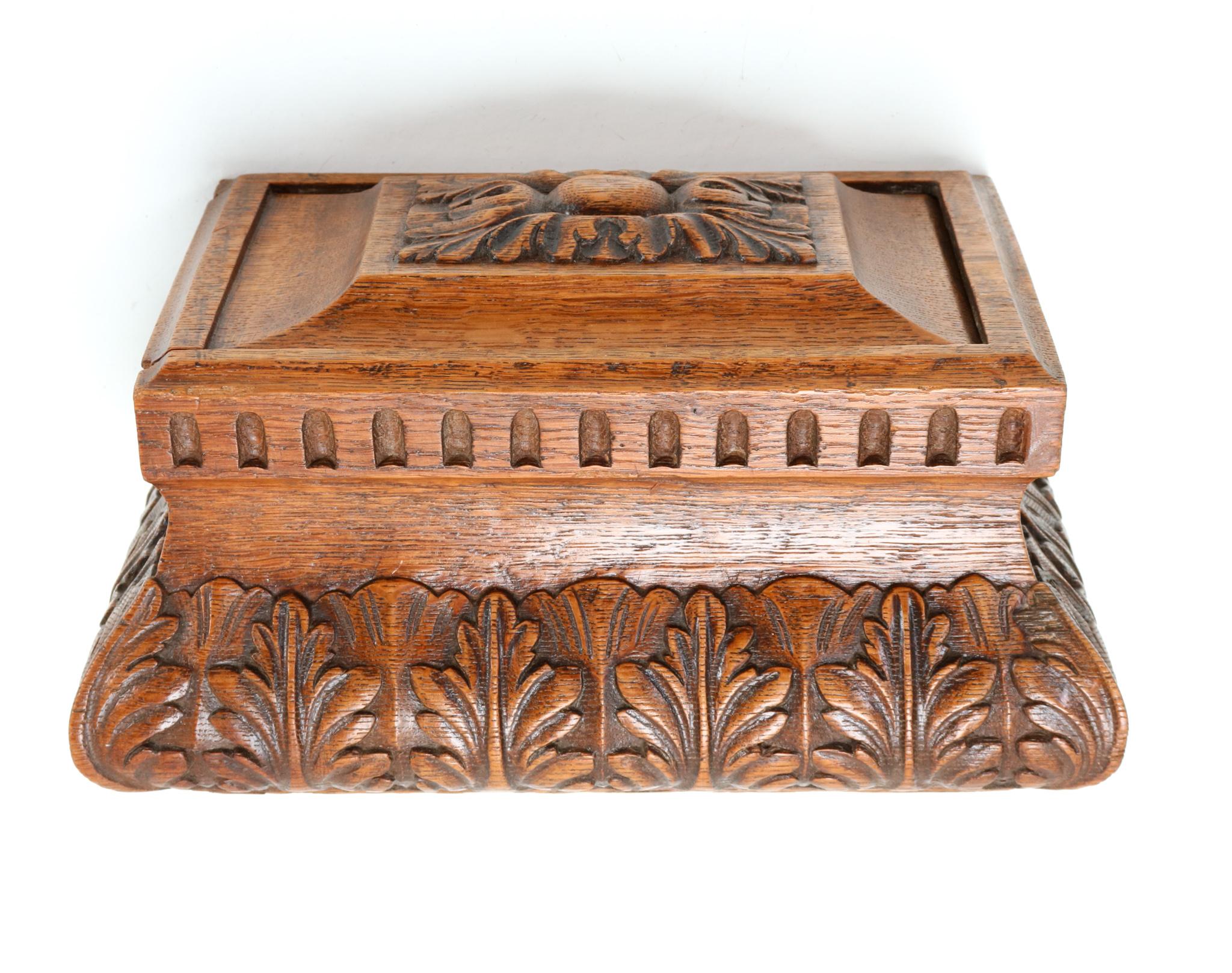 Antique Oak Dutch 19th Century Decorative Box For Sale 3