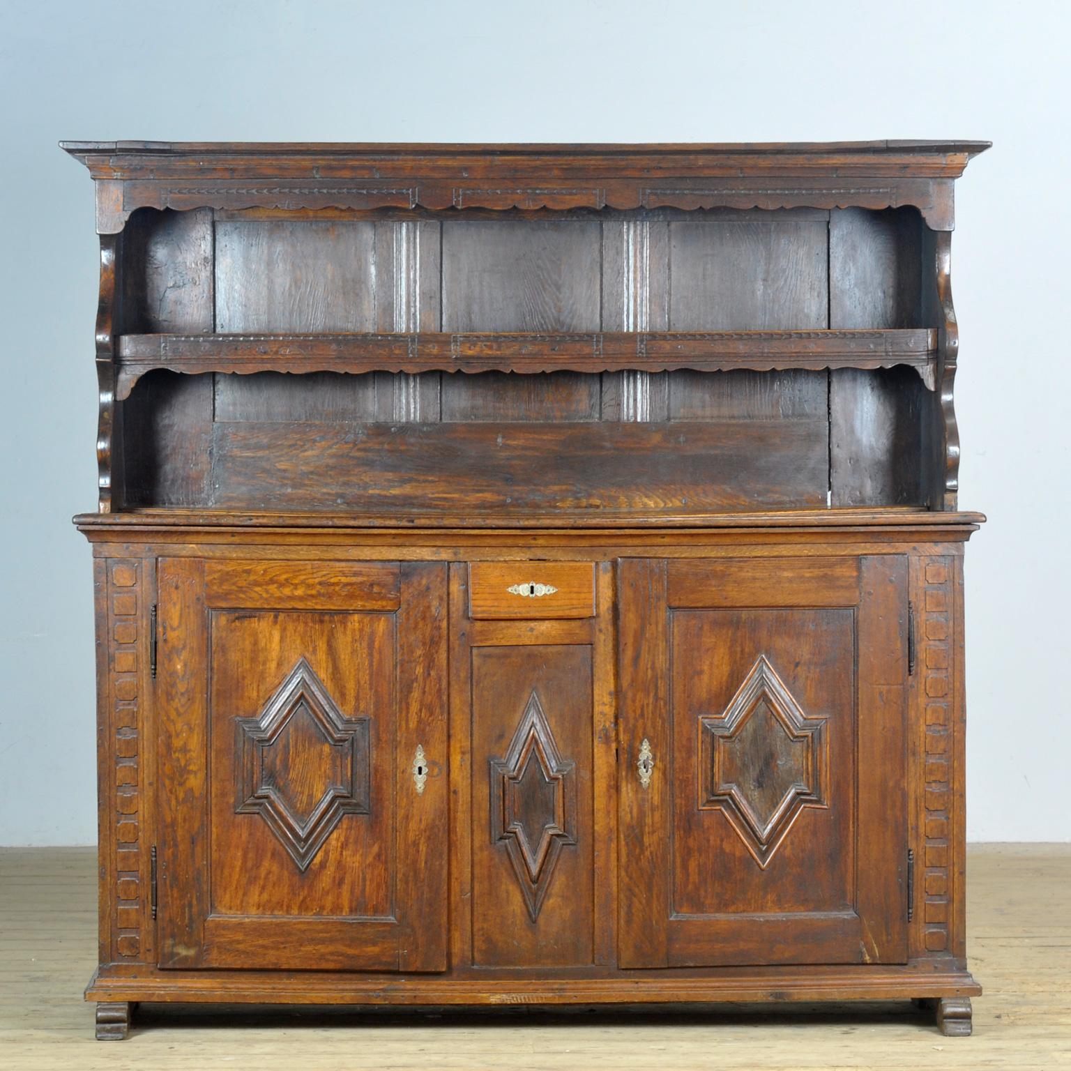 Antique Dutch sideboard from the early 19th century with the most spectacular rich golden colour and patina. In beautiful original condition and with fantastic original backs. With the original locks and hinges. A strong solid oak construction,