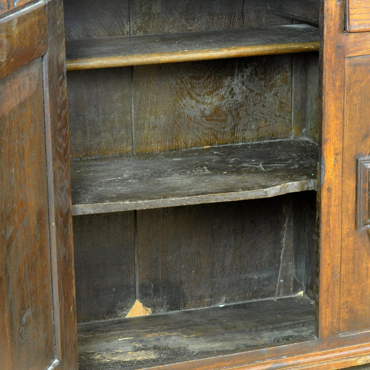 Antique Oak Dutch dresser, 1820s In Good Condition For Sale In Amsterdam, Noord Holland