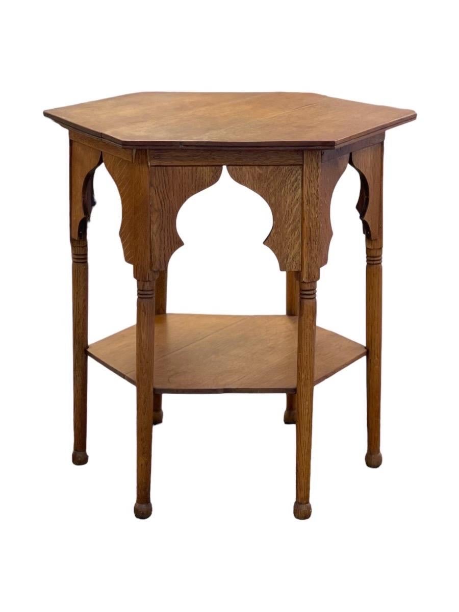 Antique Oak End Table Stand 

Dimensions. 27 1/2 W ; 24 D ; 27 1/2 D.