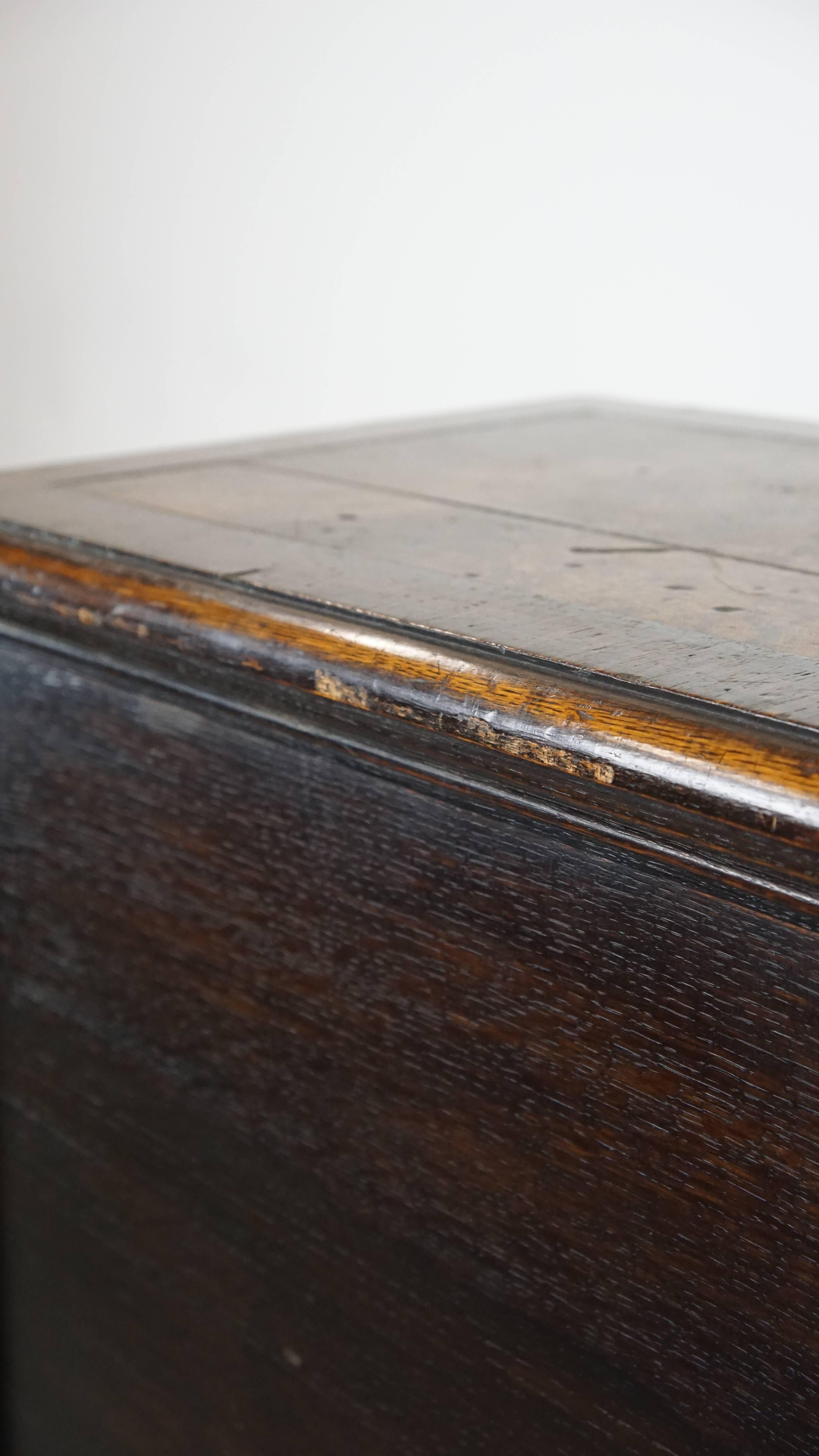Armoire anglaise ancienne en chêne du 19ème siècle en vente 7