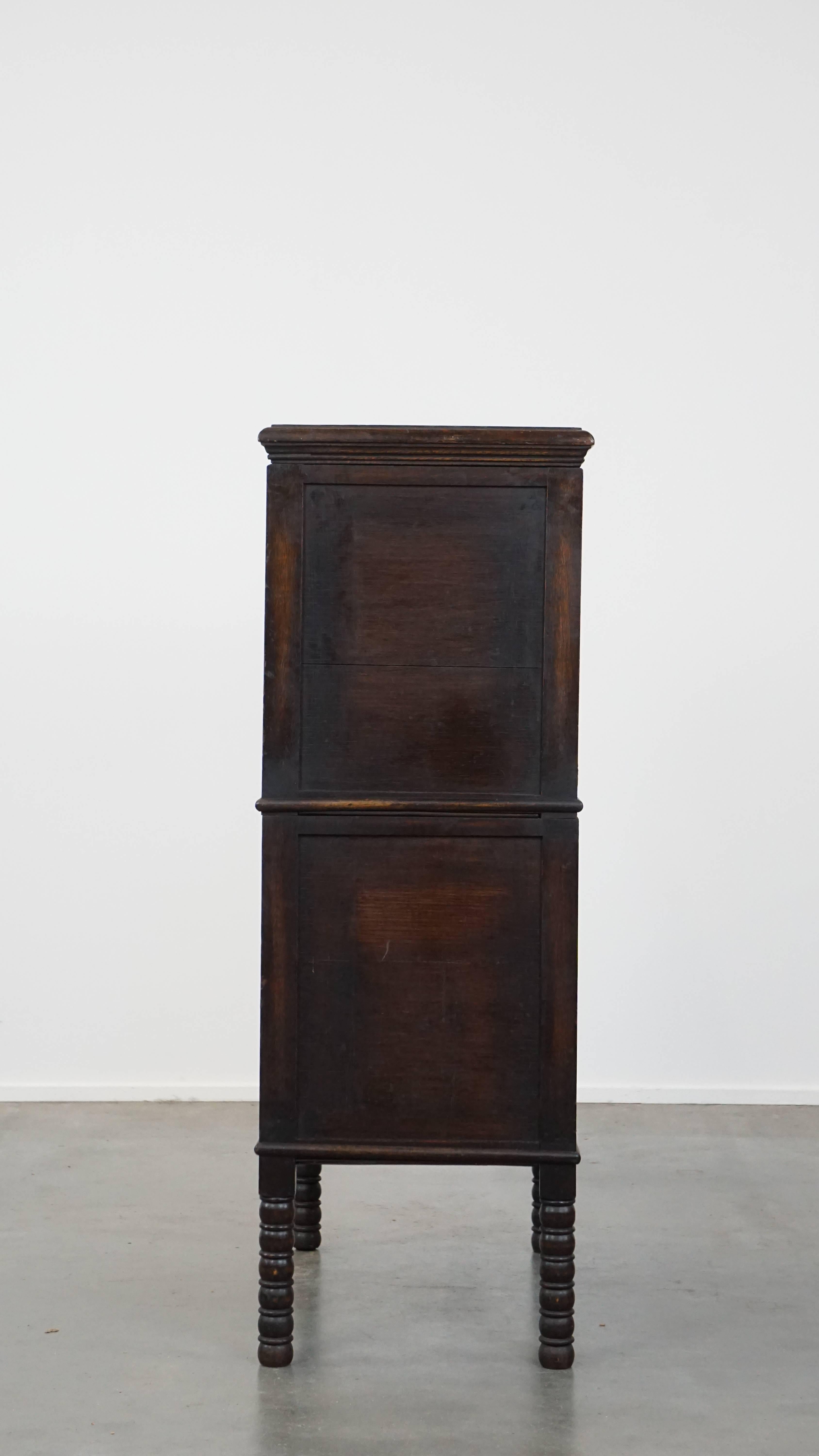 Armoire anglaise ancienne en chêne du 19ème siècle État moyen - En vente à Harderwijk, NL