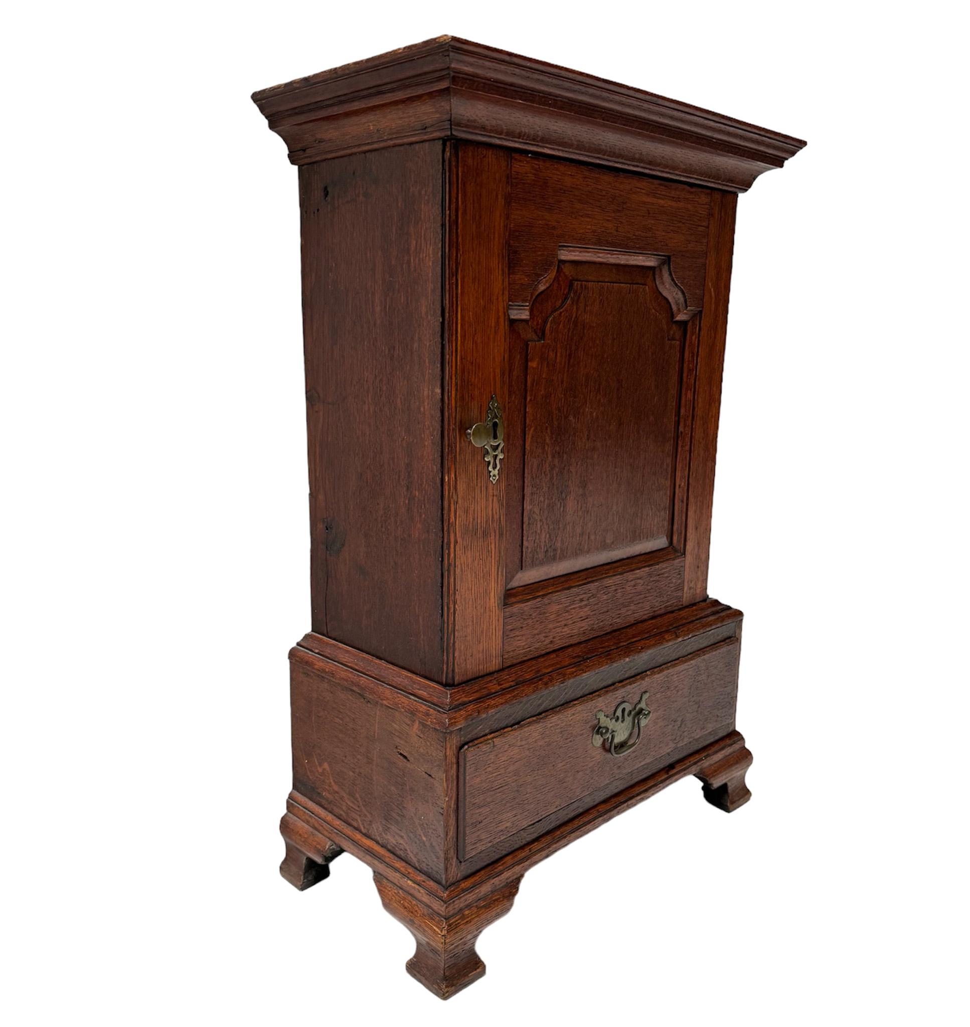 George III Antique Oak English Miniature Art Cabinet with Fourteen Inner Drawers, 1840s For Sale