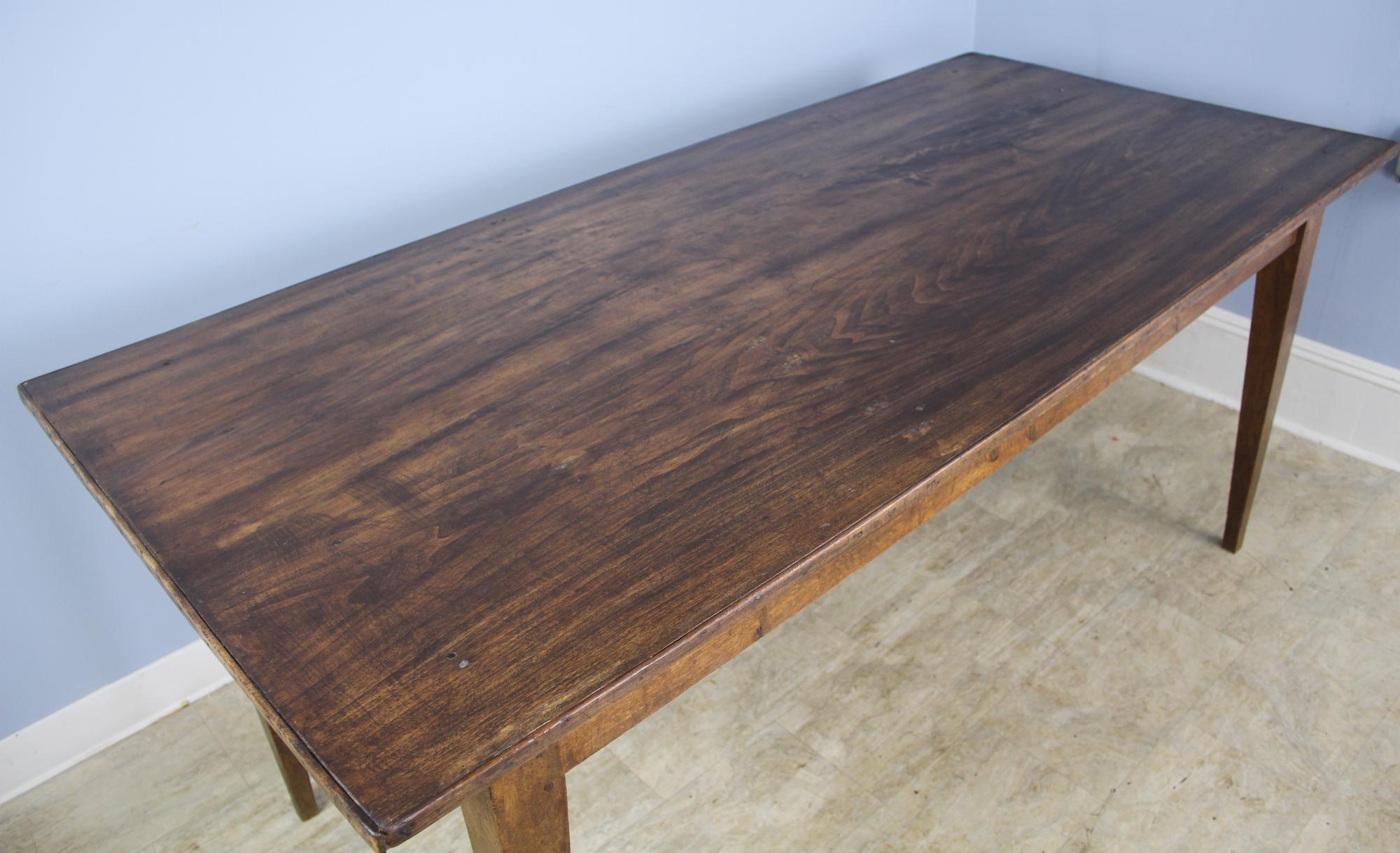 Antique Oak Farm Table with Decorative Edge and Single Drawer In Good Condition In Port Chester, NY