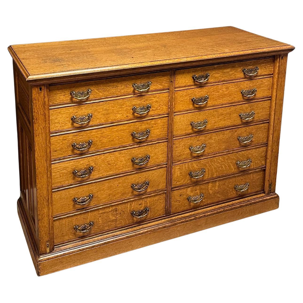 Antiker Aktenschrank aus Eiche