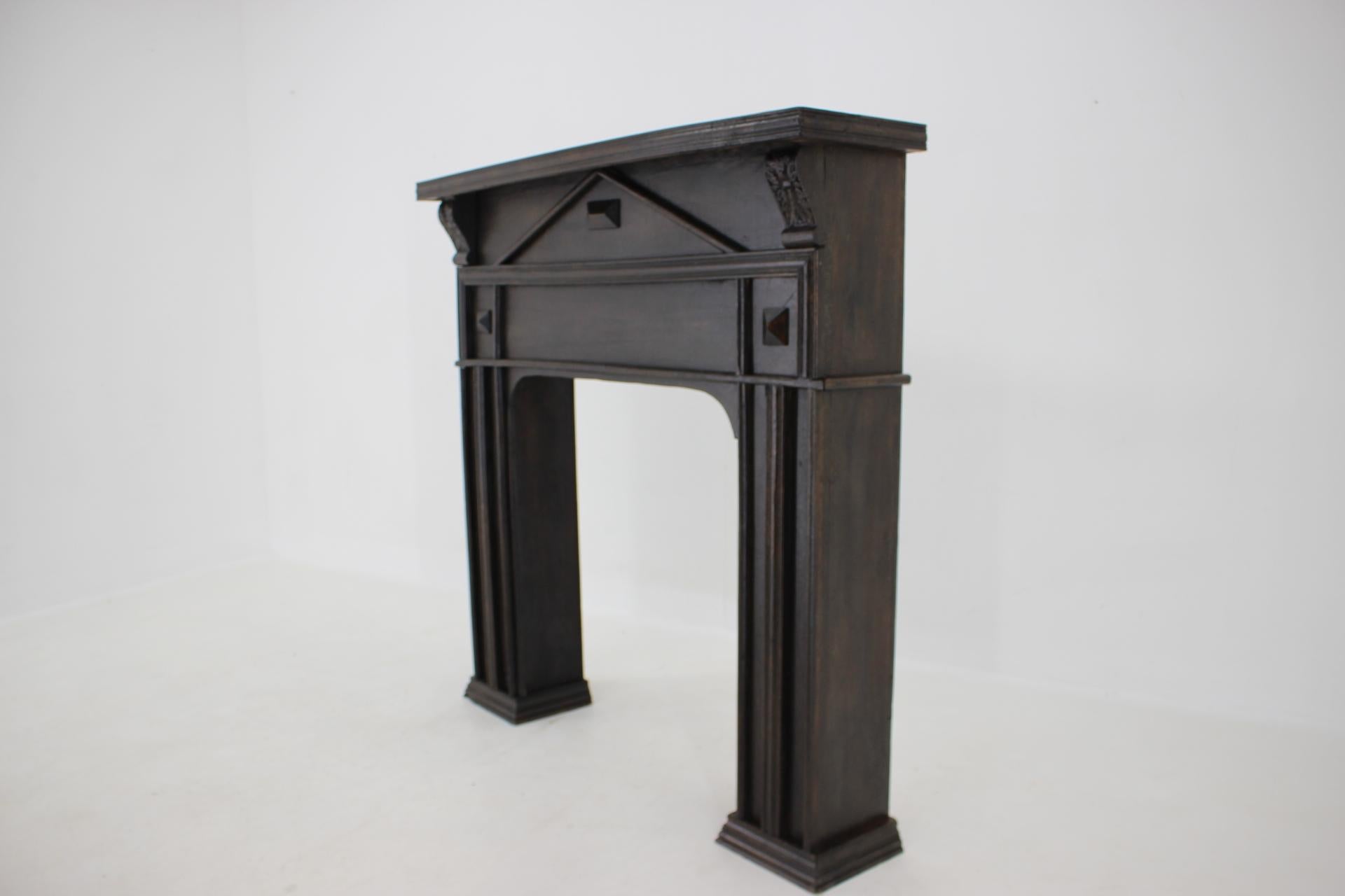 Antique Oak Fireplace Mantel In Good Condition For Sale In Praha, CZ