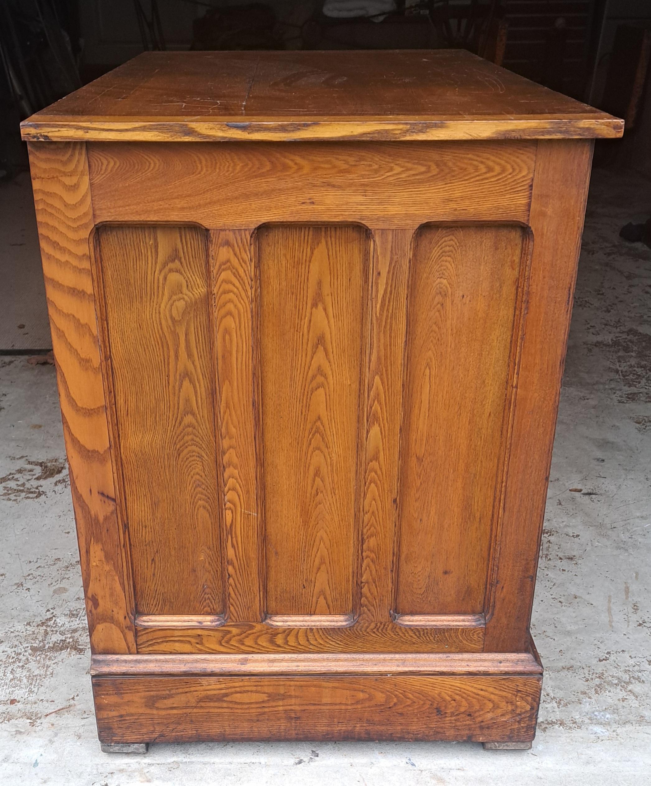 Cartella piatta a 12 cassetti in Oak antico In condizioni buone in vendita a Newtown, CT