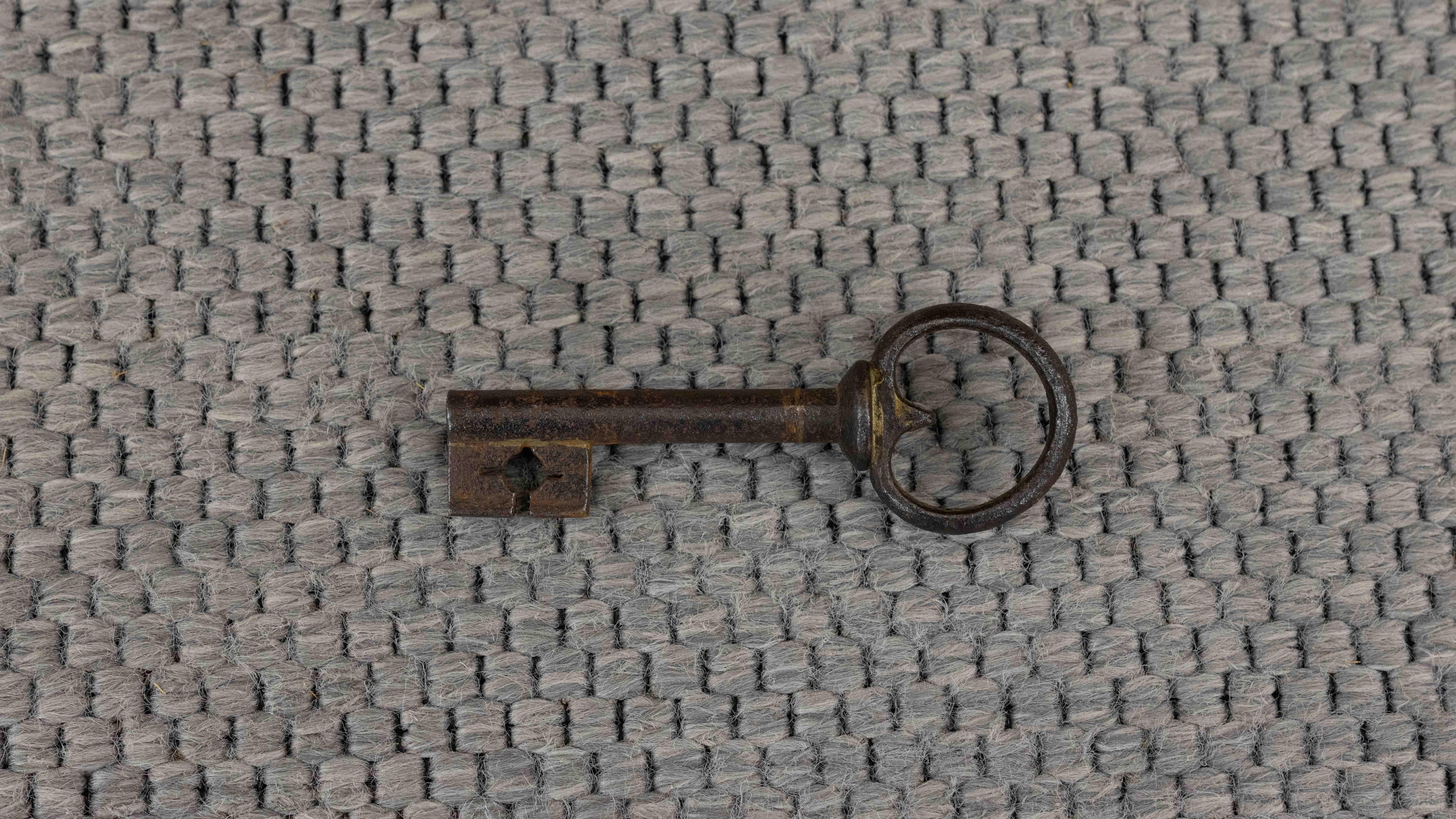 Antico forziere a coperchio piatto in Oak del 1691 Rinascimento-inizio Barocco, XVII secolo in vendita 9