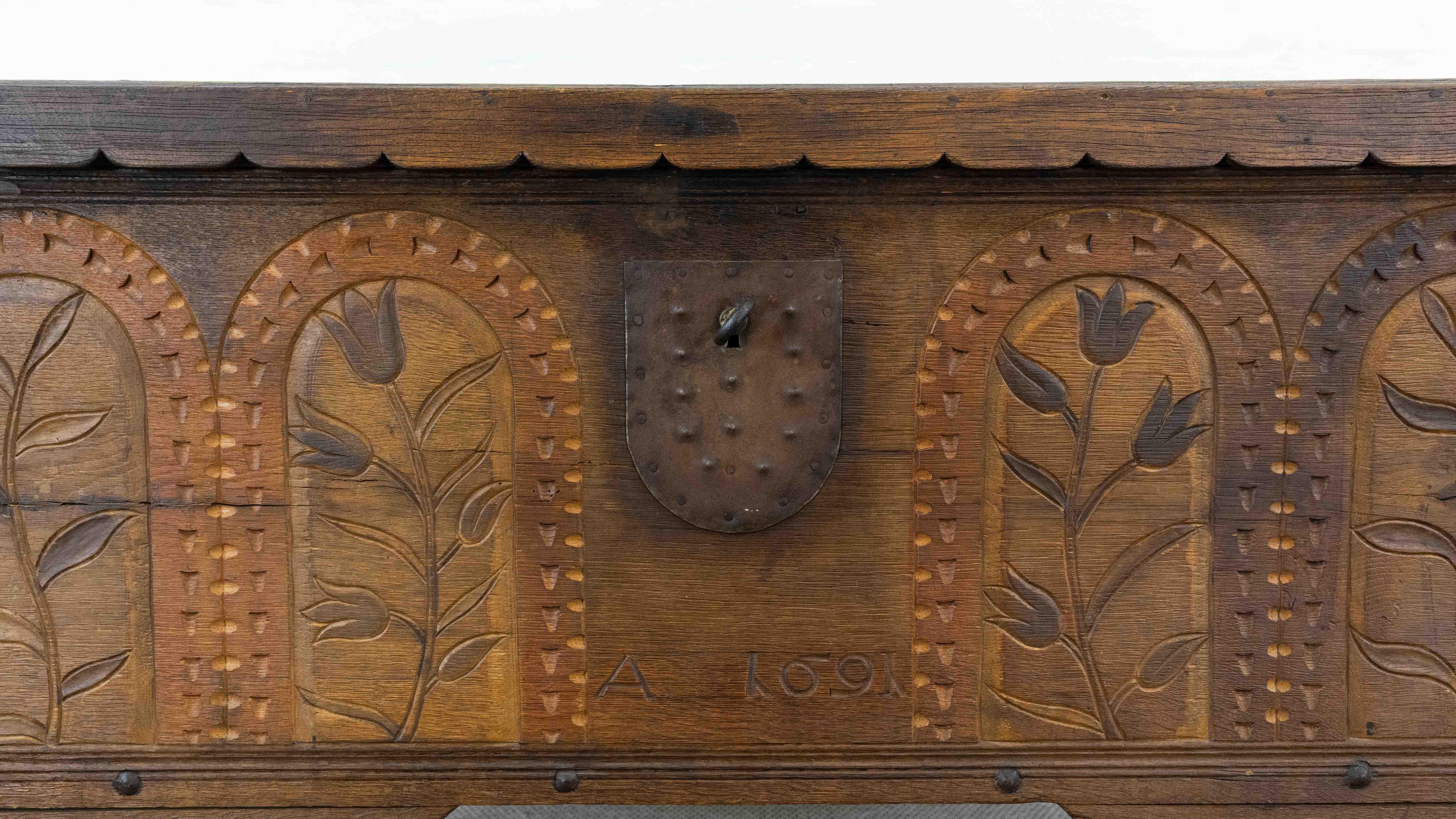 Quercia Antico forziere a coperchio piatto in Oak del 1691 Rinascimento-inizio Barocco, XVII secolo in vendita