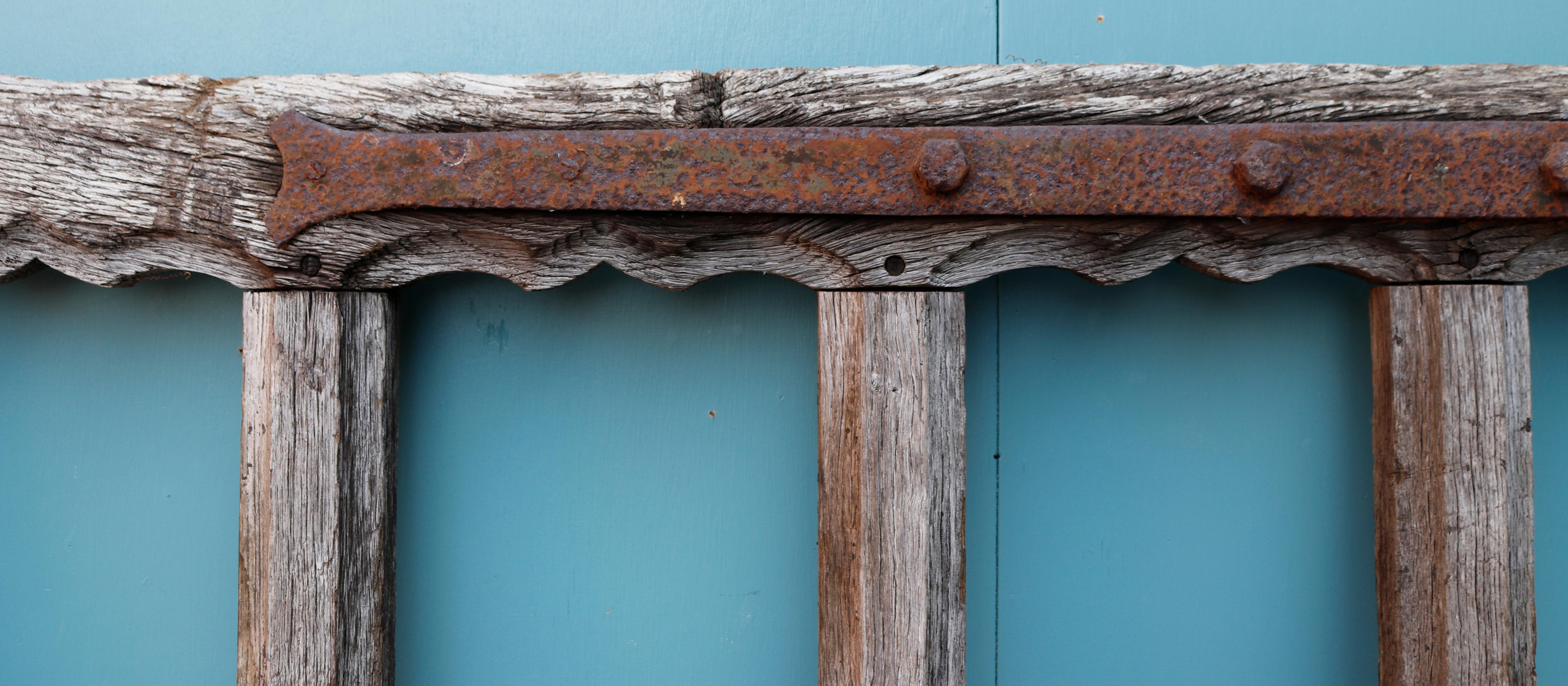 Reclaimed oak garden gate. A Victorian style reclaimed oak garden gate, dating around 1900. Salvaged from a house in the cotswolds.

Additional dimensions

For an opening of approximately 130.5 cm

Weight 55kg including hinges.