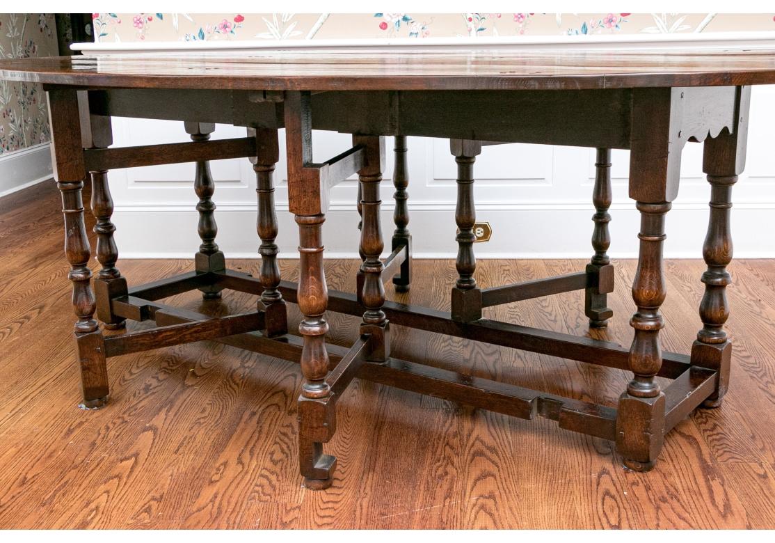 Antiquities Oak  Table de salle à manger à abattant Gate Leg 8