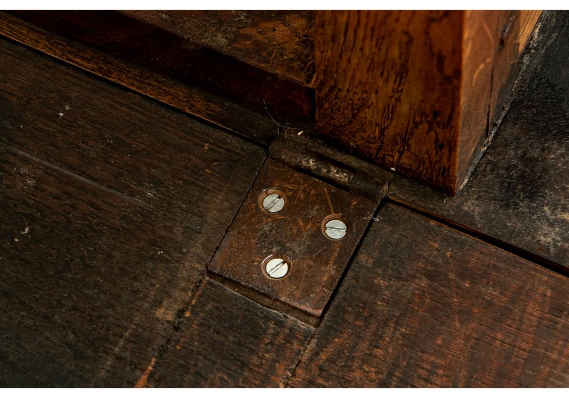 Table de taverne à abattant en chêne antique à pieds en forme de porte en vente 12