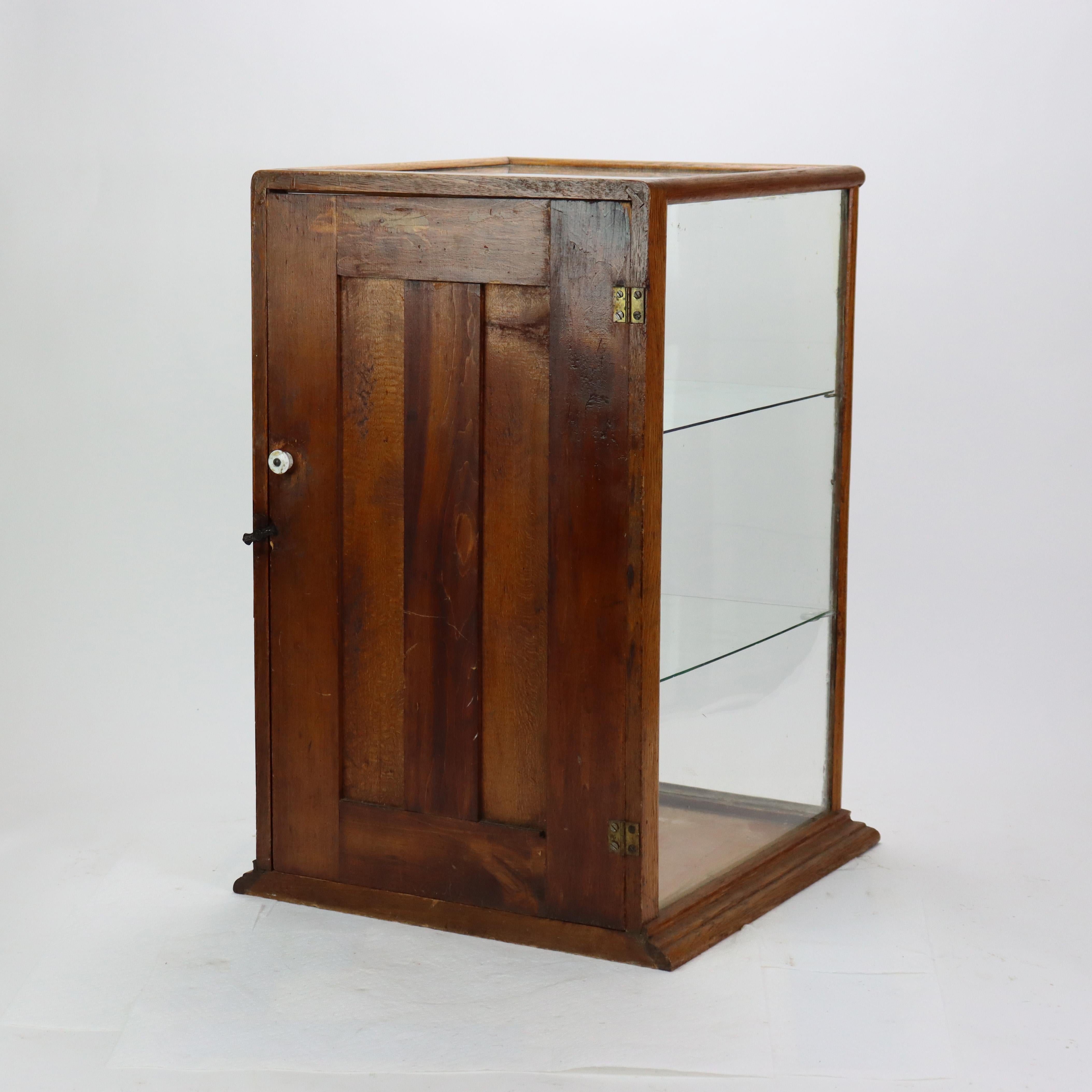 Vitrina antigua de roble y cristal para tienda de campo c1920 en venta 2