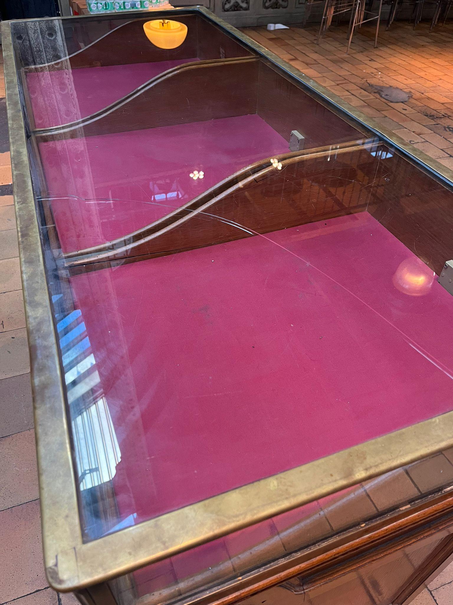 Antico bancone da negozio in quercia smaltata Francia, 1920 circa in vendita 6