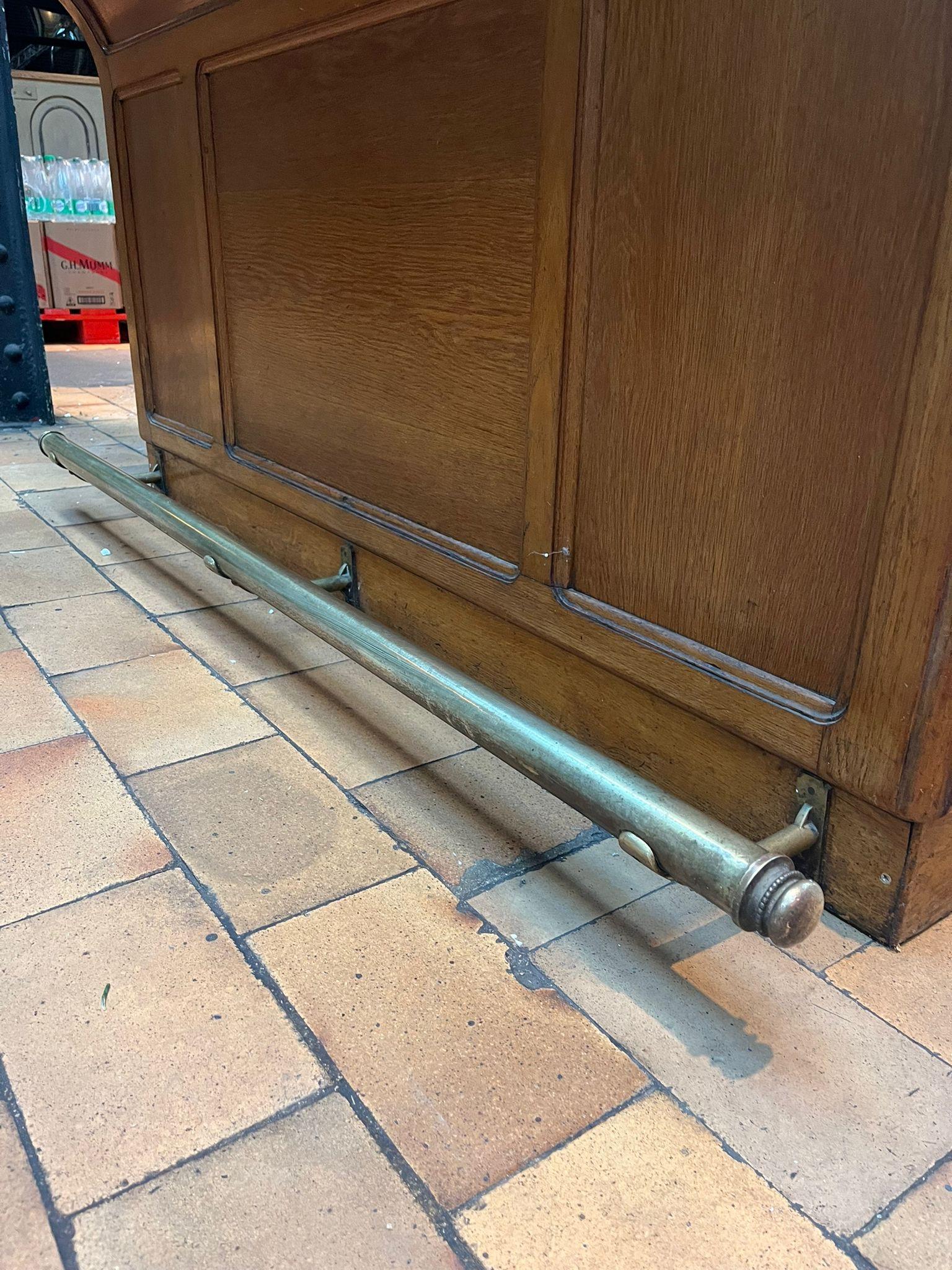 Antico bancone da negozio in quercia smaltata Francia, 1920 circa in vendita 8