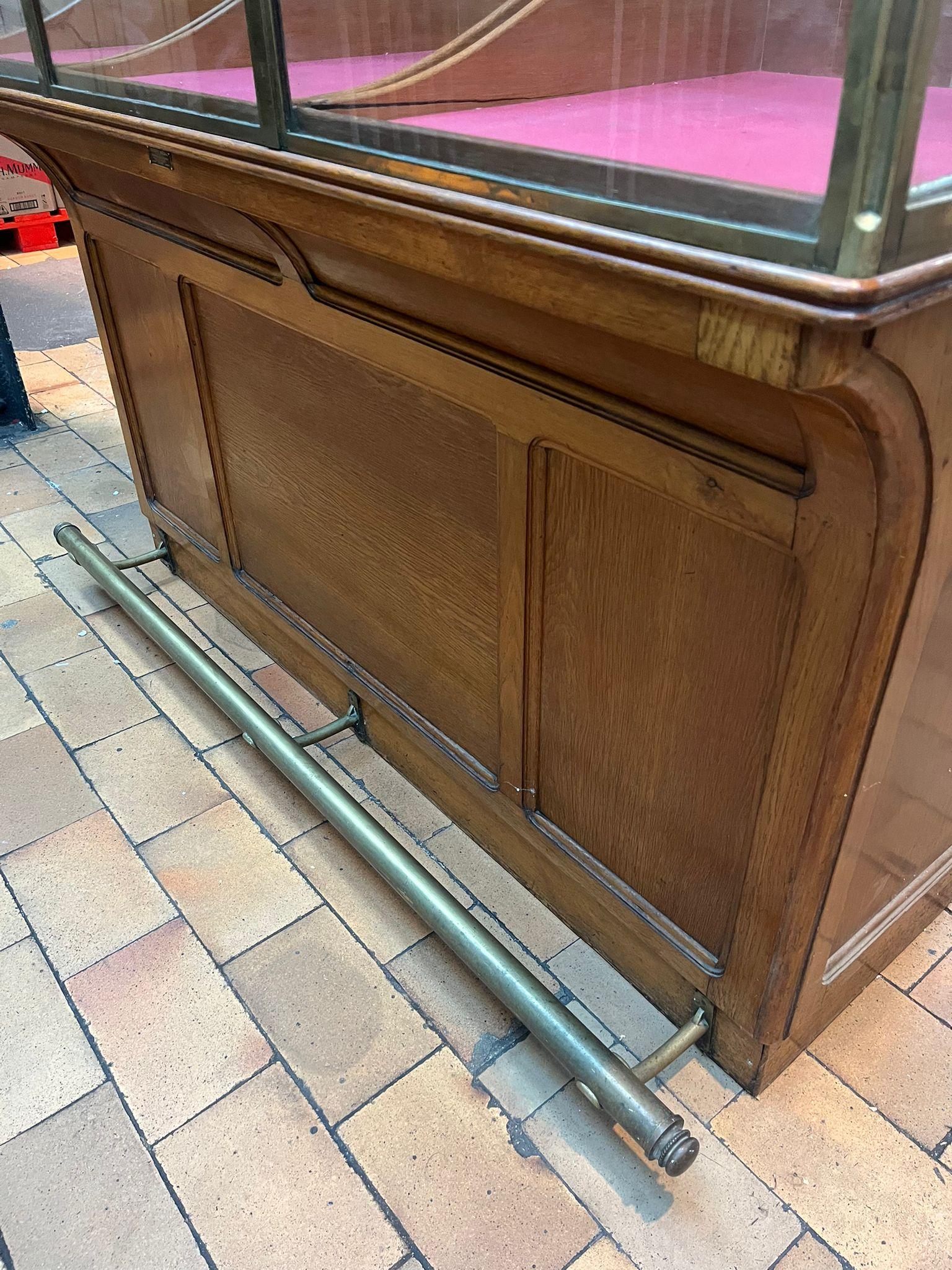 Antico bancone da negozio in quercia smaltata Francia, 1920 circa In condizioni buone in vendita a TOURCOING, FR