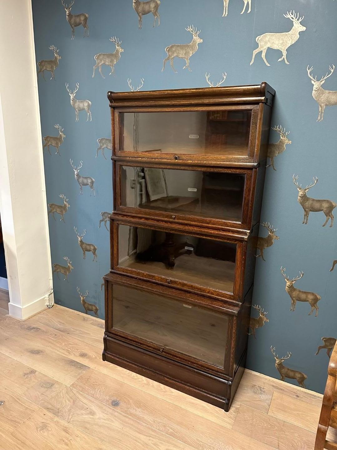 Antique Globe Wernicke bookcase in good condition. The cupboard consists of 4 stackable parts with 3 different depths. This is called a waterfall setup.
Origin: England
Period: Approx. 1900
Size: 86.5cm x 35cm x h. 169cm