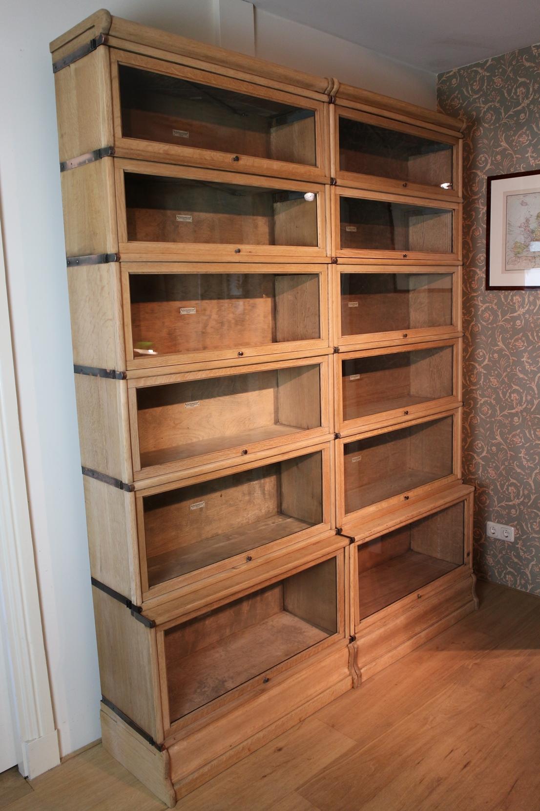 Antique Oak Globe Wernicke Bookcase in Perfect Condition In Good Condition In Eindhoven, NL