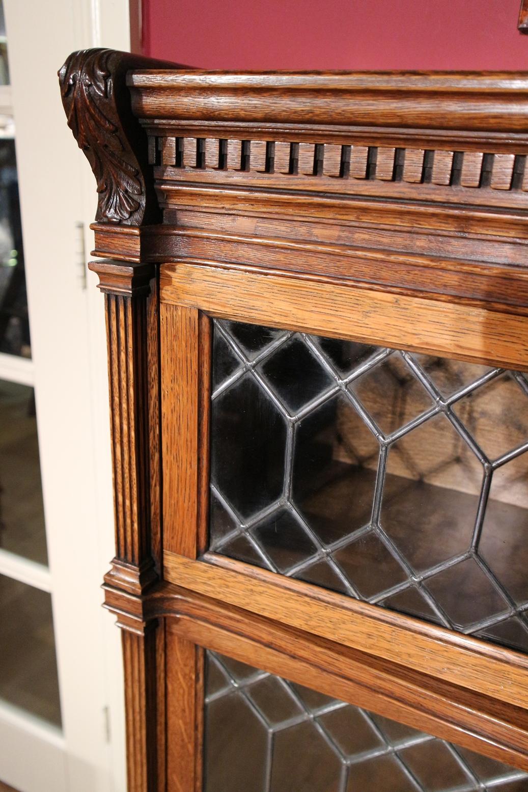 Beautiful antique oak Globe Wernicke bookcase. This is the special model of Globe Wernicke with many beautiful details. Equipped with leaded glass The cabinet consists of 5 stackable sections. Completely in perfect condition.

Origin: