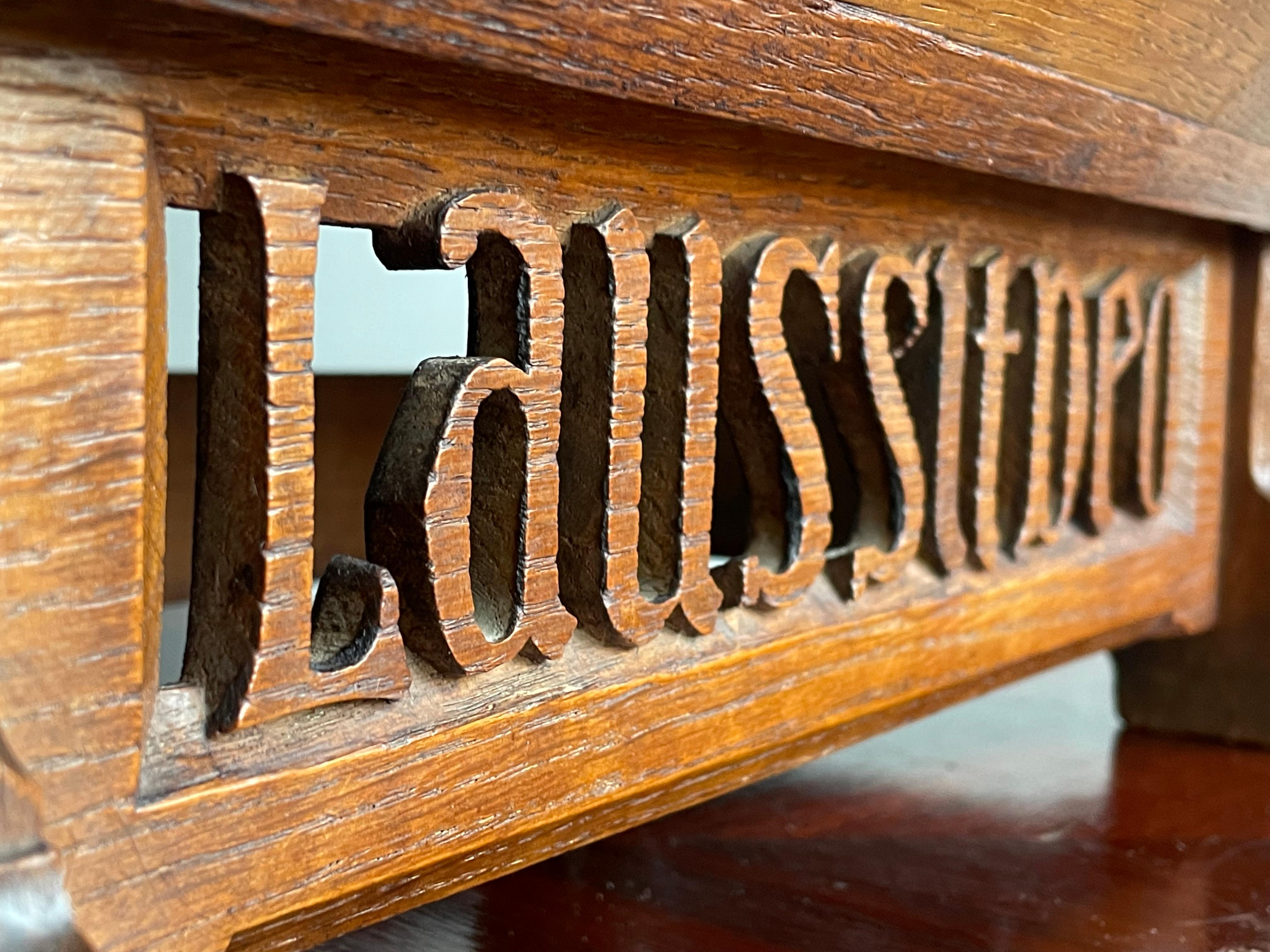 XIXe siècle Porte-livres gothique ancien en chêne avec texte sculpté ouvert « Laus Sit Deo »