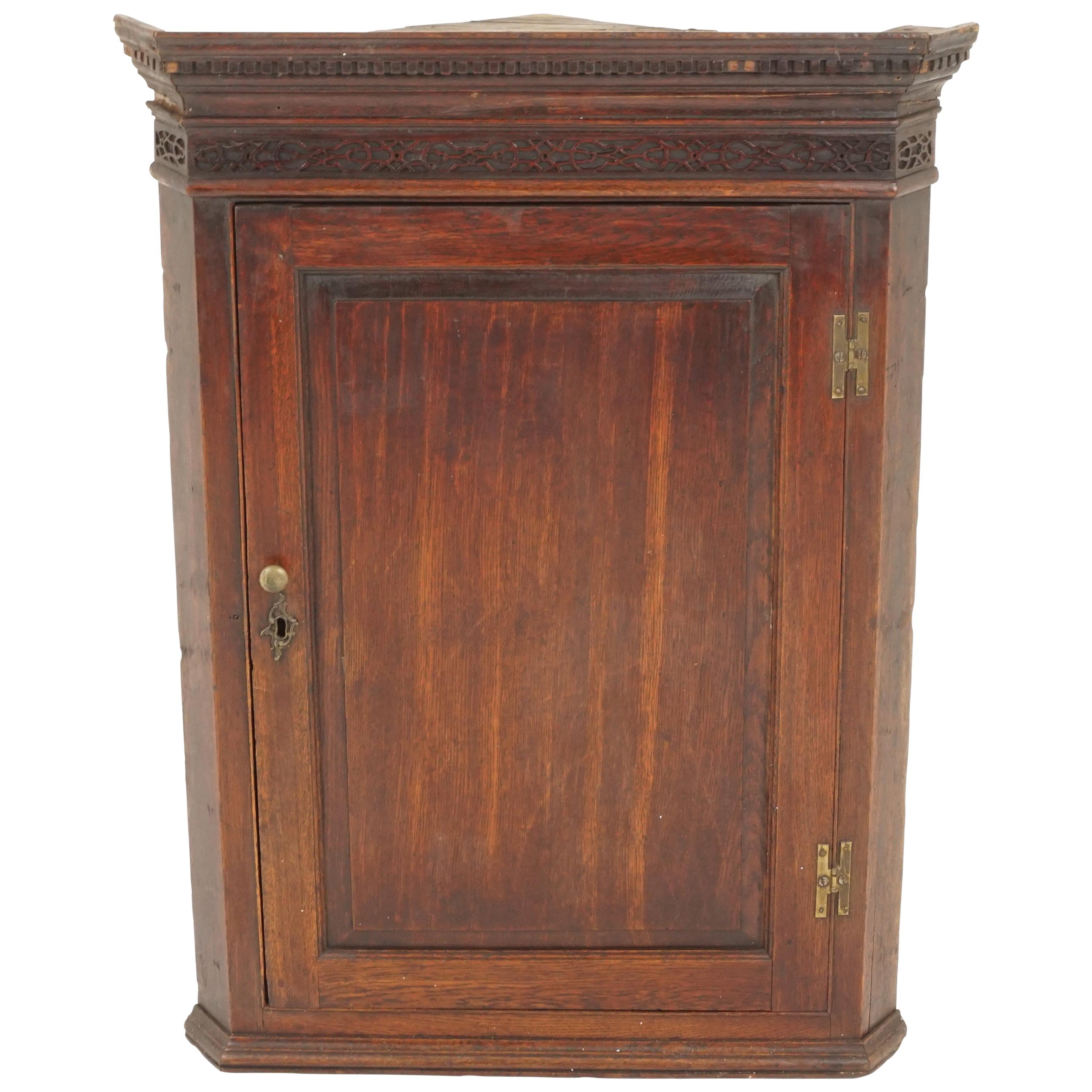 Ancienne armoire d'angle suspendue en chêne, Écosse 1800, H122