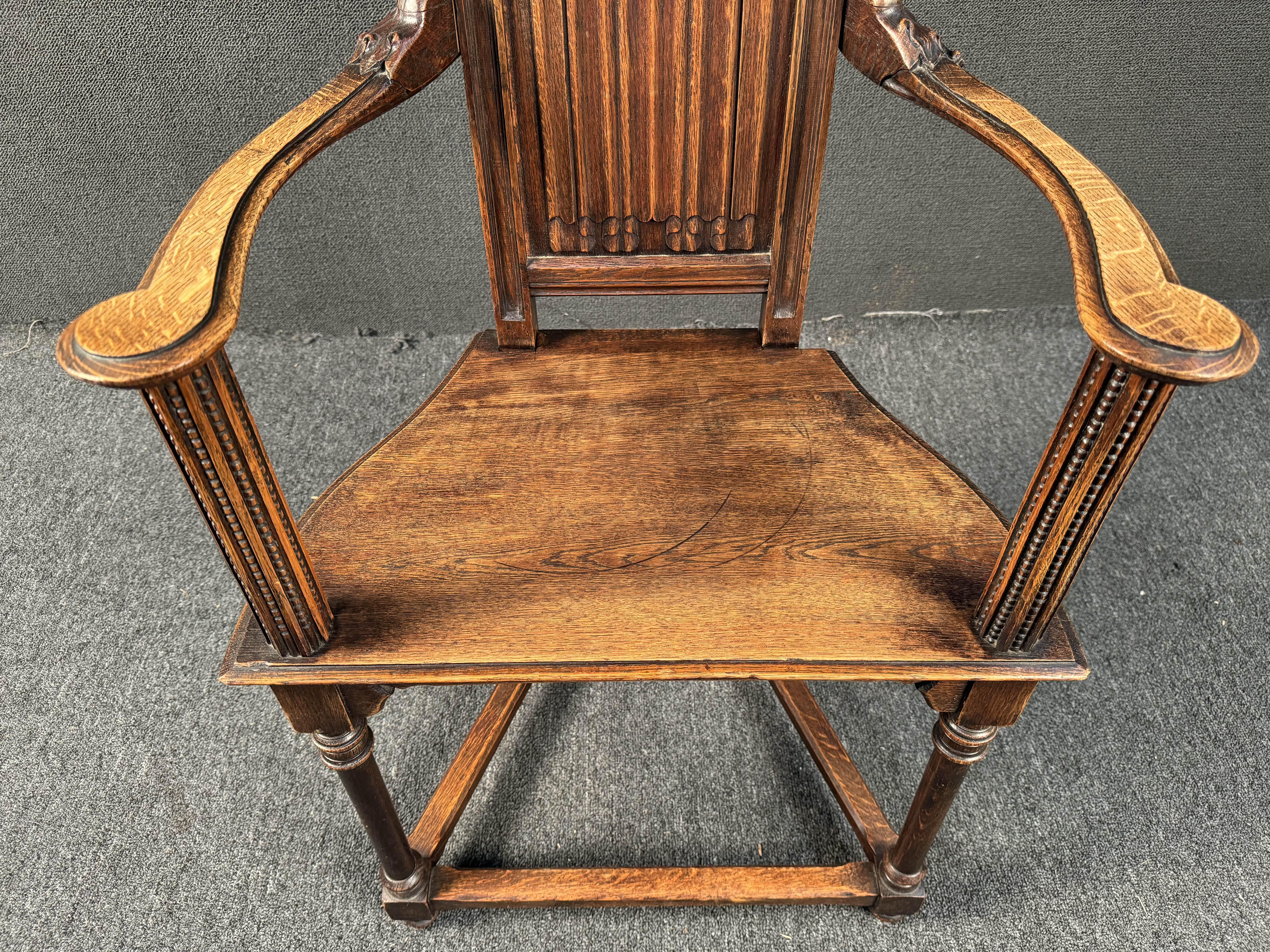 Poltrone gotiche Highback in Oak antico in vendita 4