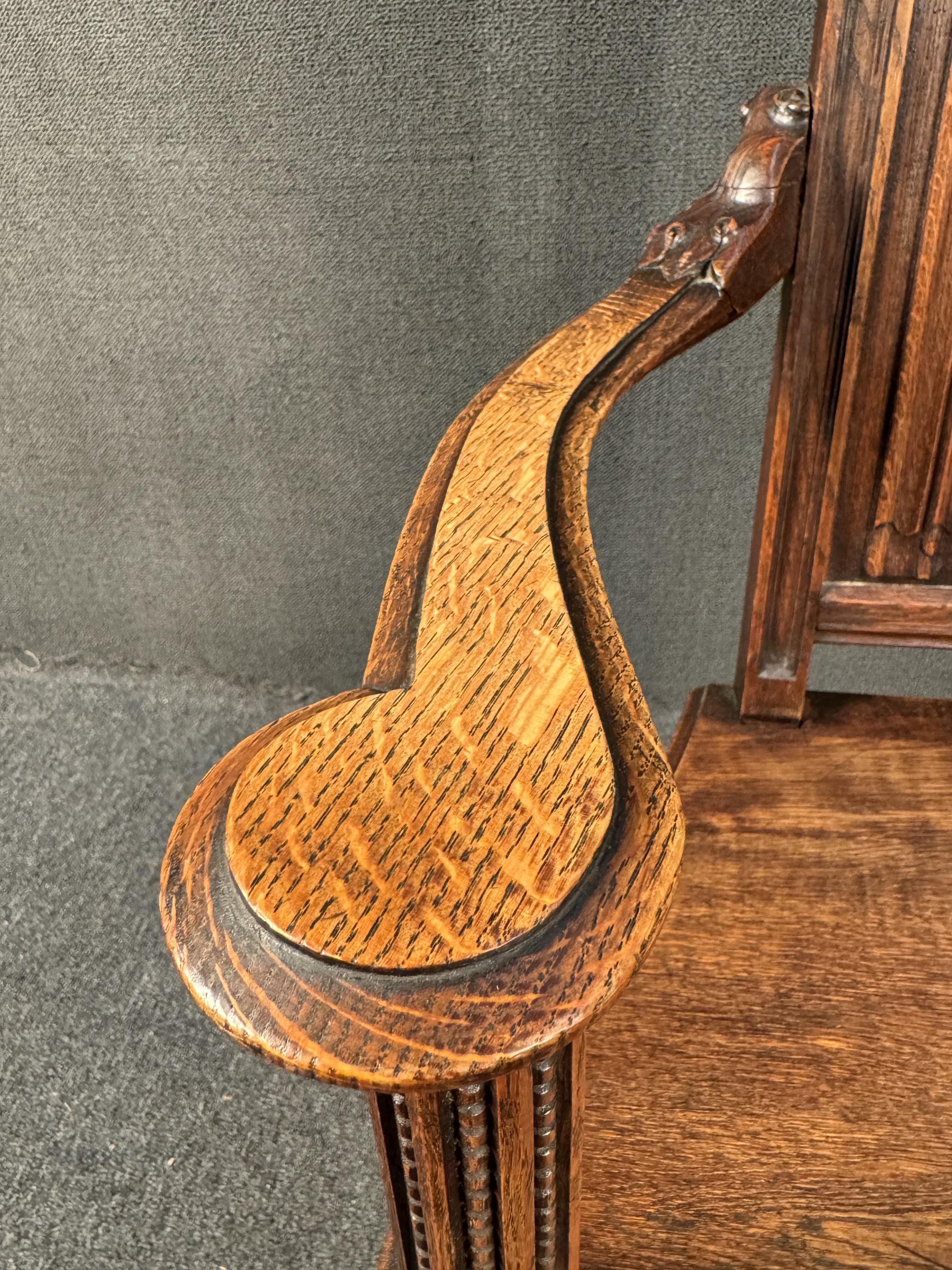 Rinascimento Poltrone gotiche Highback in Oak antico in vendita